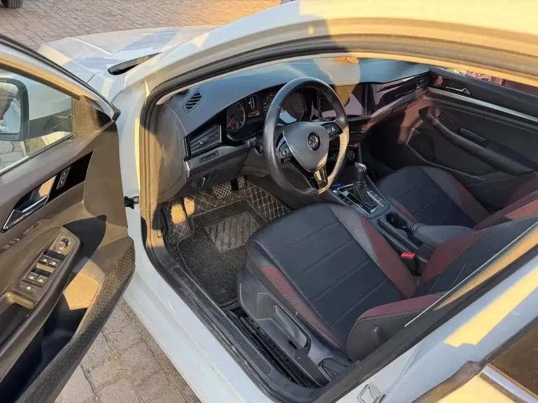 2019 VOLKSWAGEN BORA thumbnail 3