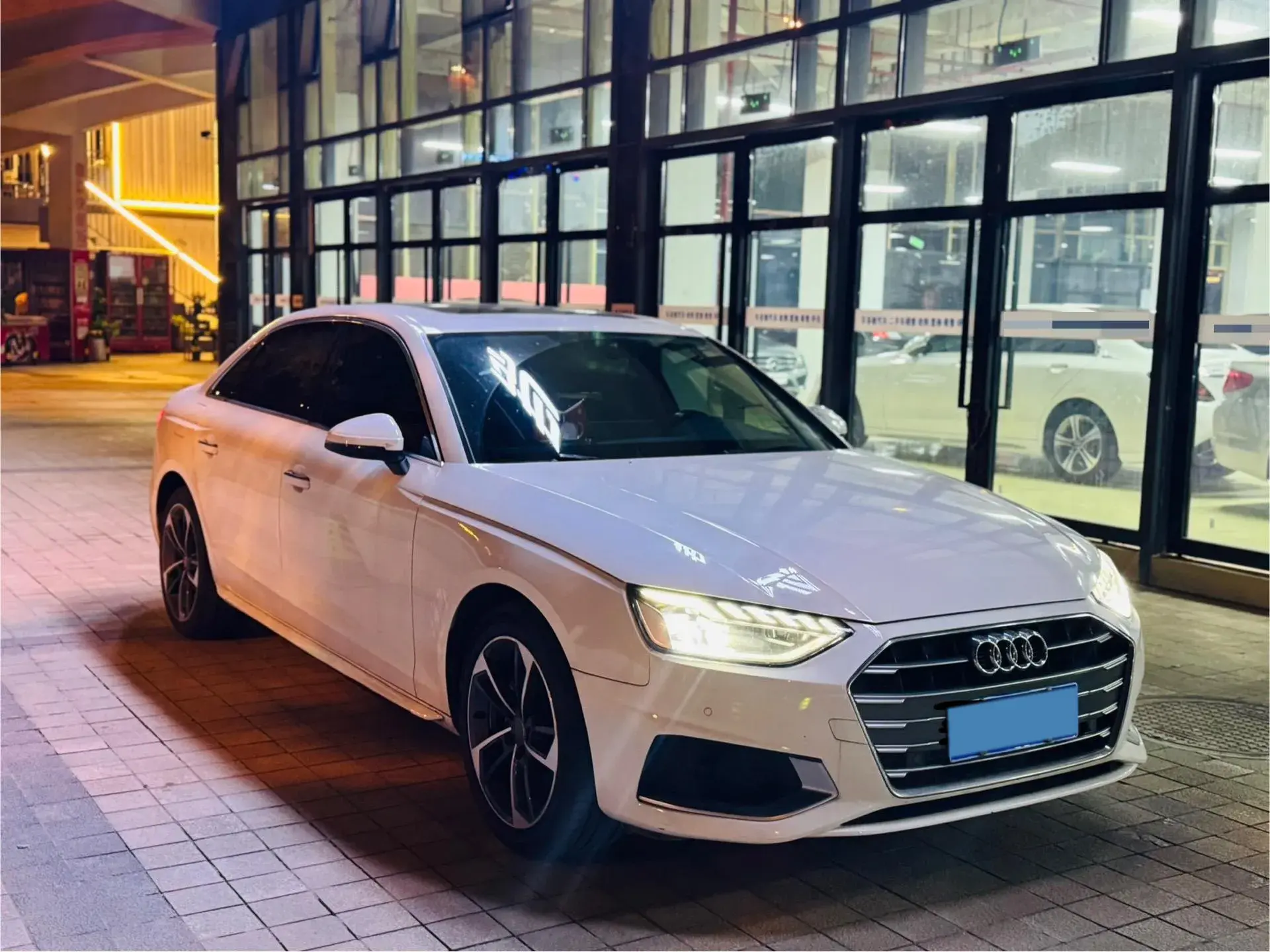 2022 AUDI A4L thumbnail 2