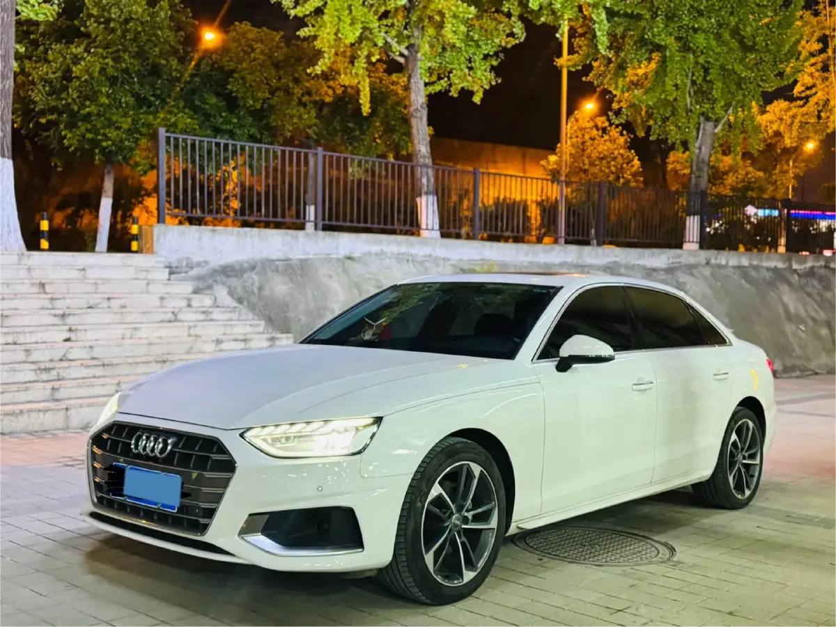 2022 Audi A4L 2.0T 190HP L4 7DCT