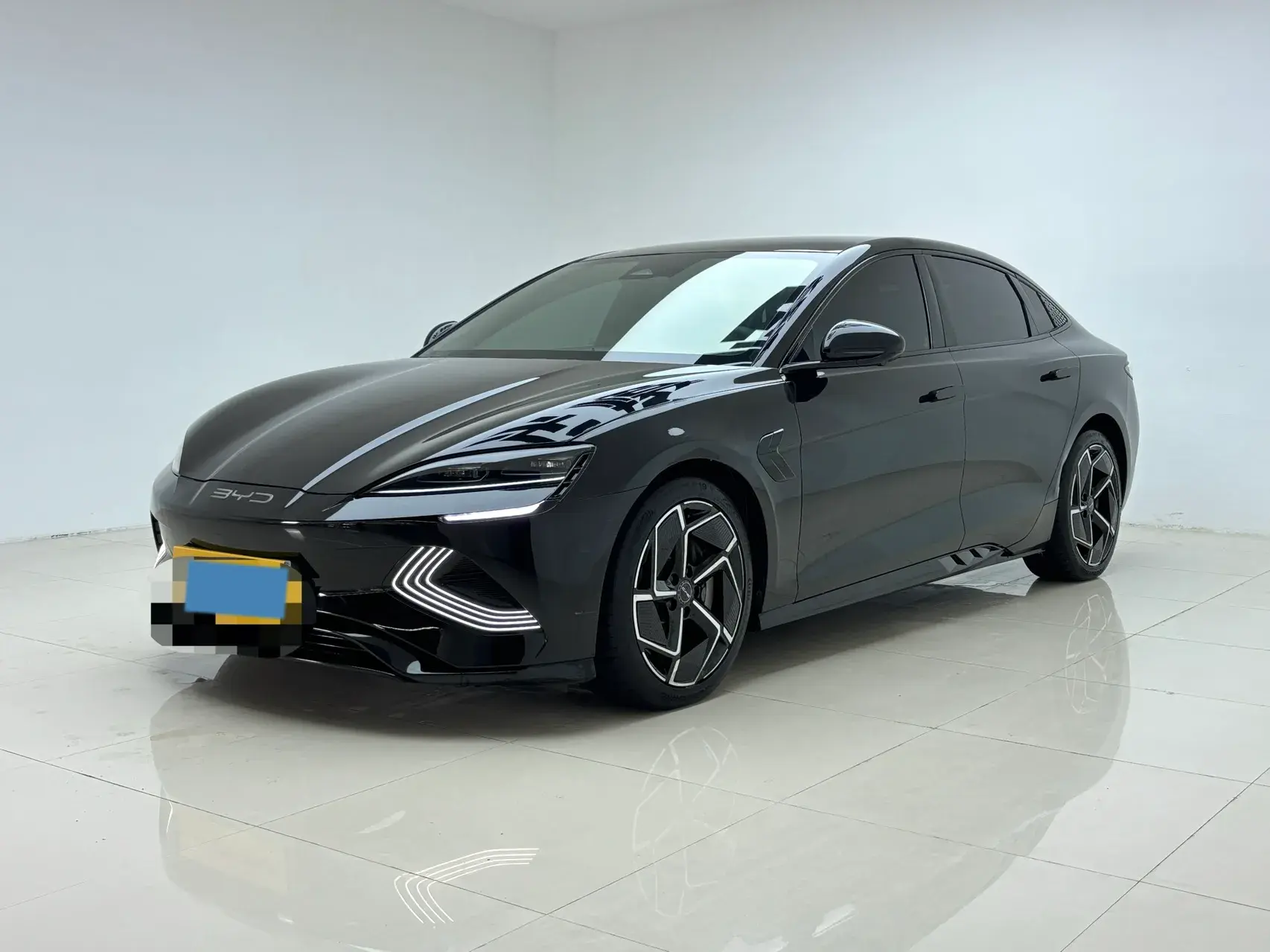 2023 BYD SEAL view 1