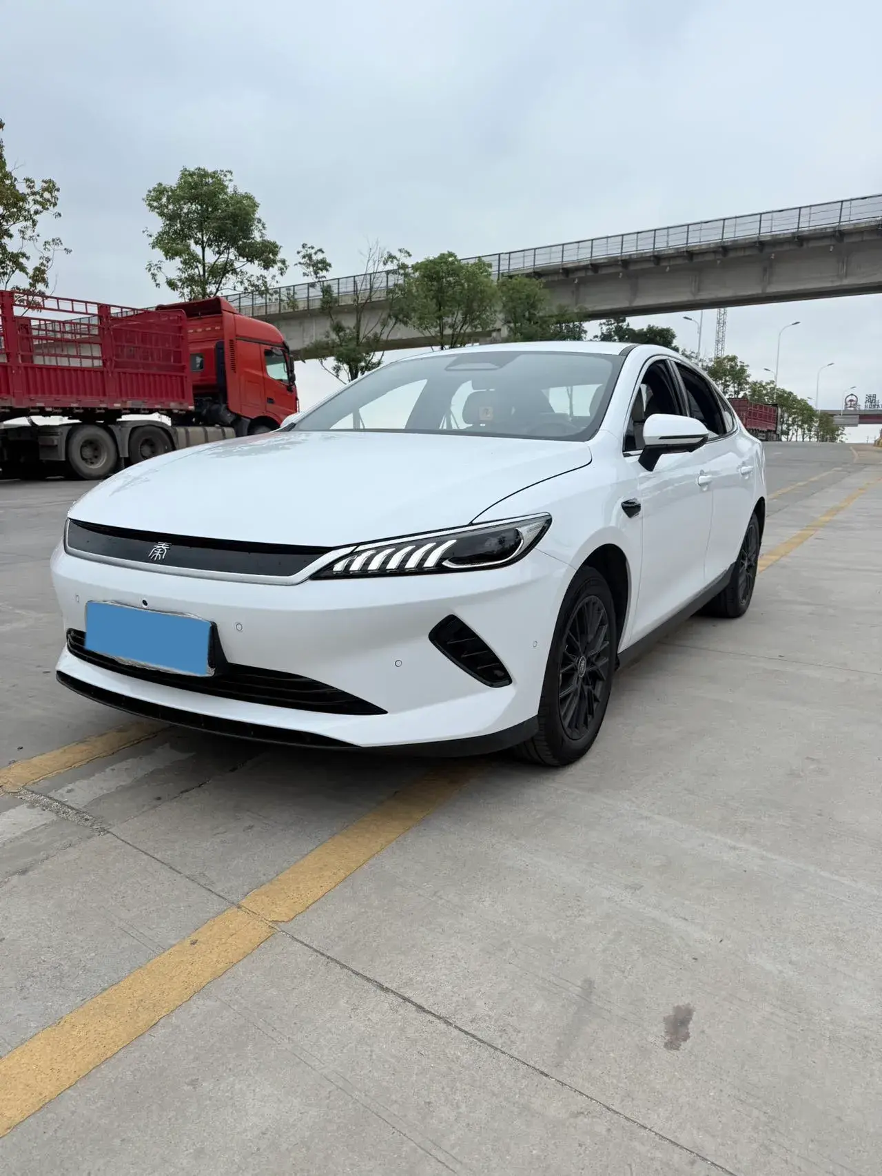 2025 BYD QIN view 1