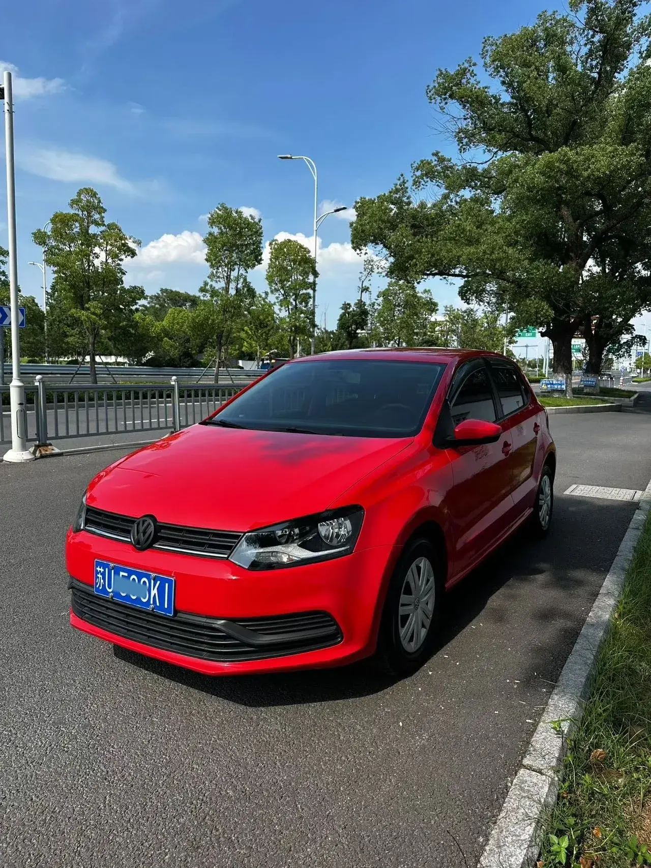 2016 VOLKSWAGEN POLO view 1