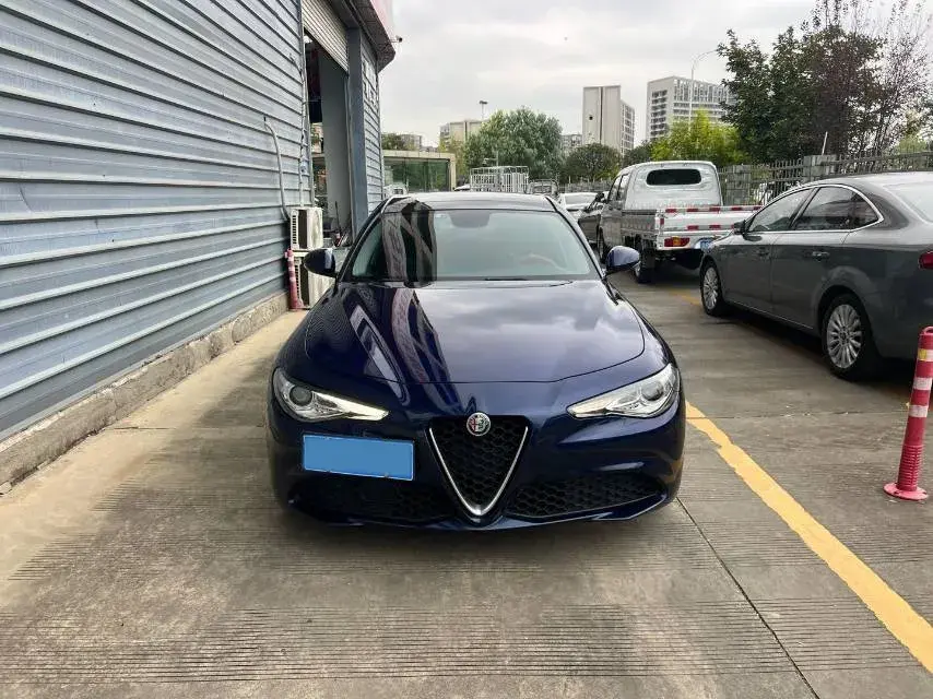 2017 ALFA ROMEO thumbnail 2