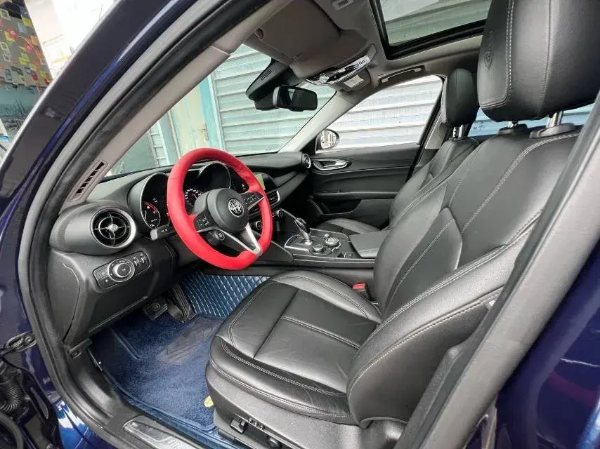 2017 ALFA ROMEO thumbnail 4