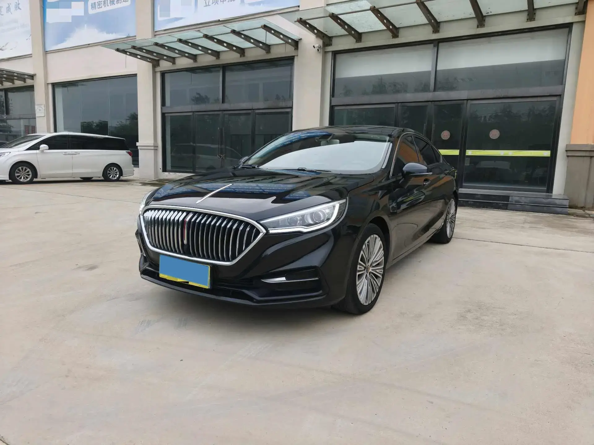 2022 HONGQI H5 view 1