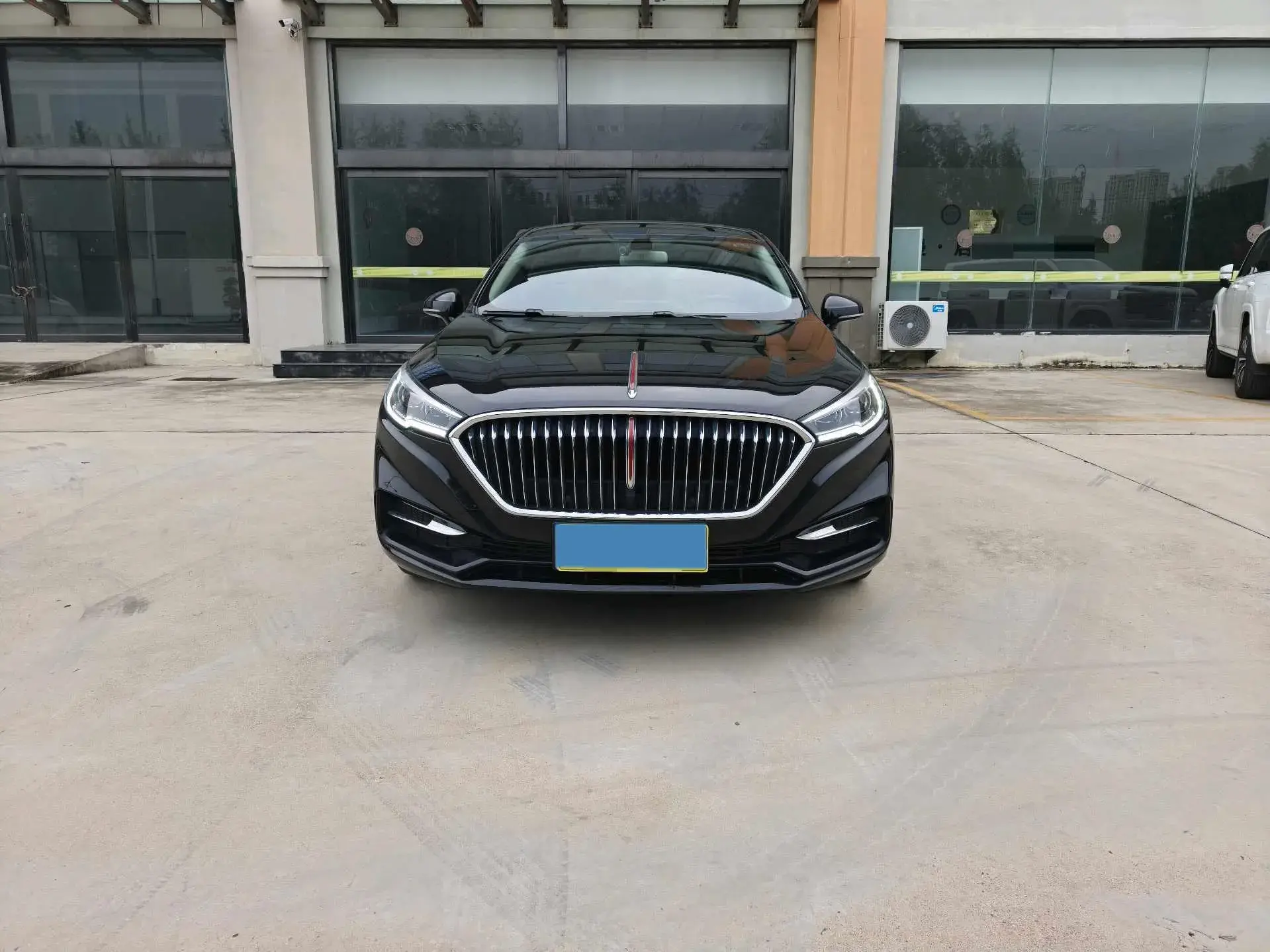 2022 HONGQI H5 thumbnail 2