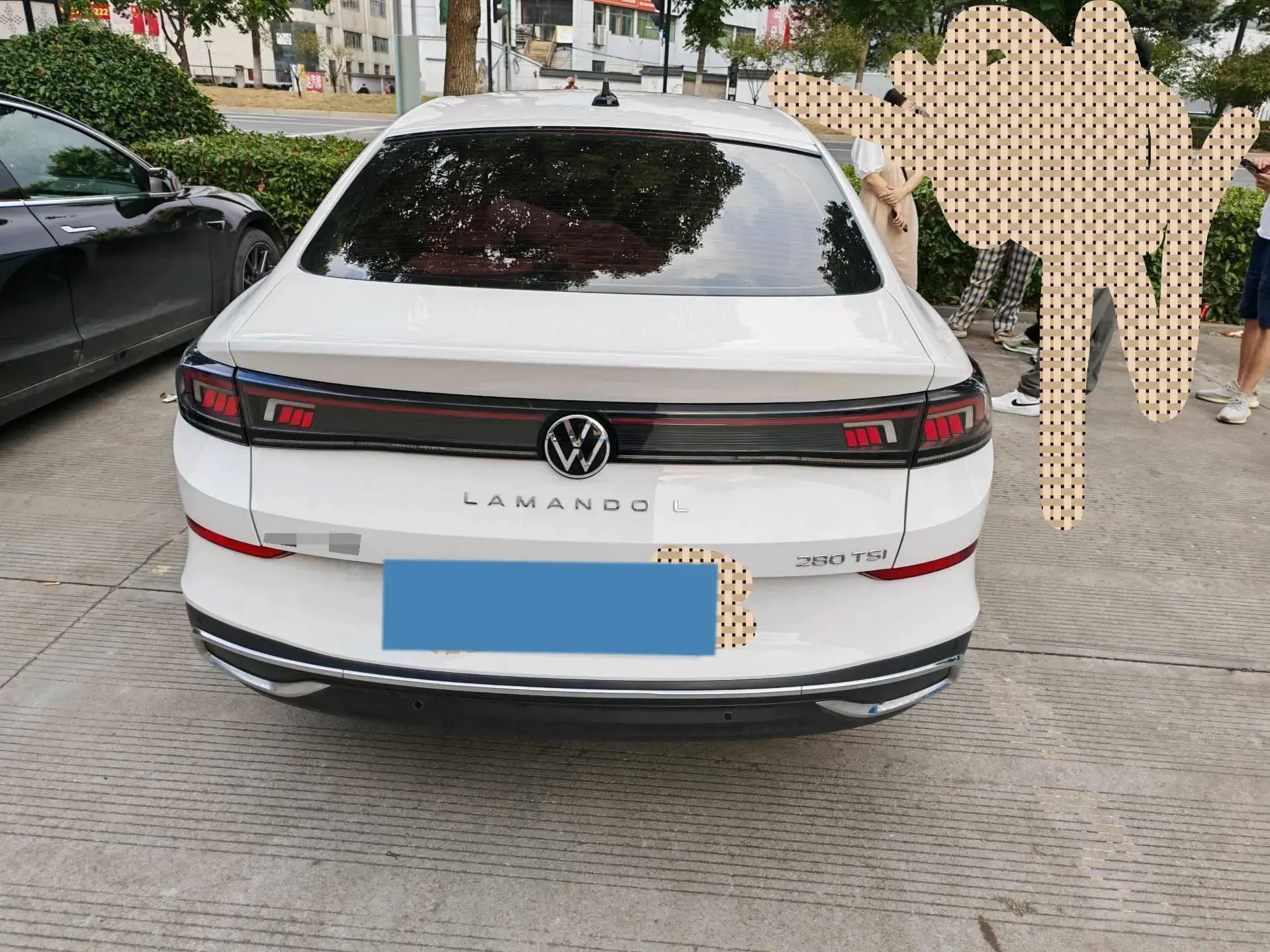2023 VOLKSWAGEN LAMANDO thumbnail 3