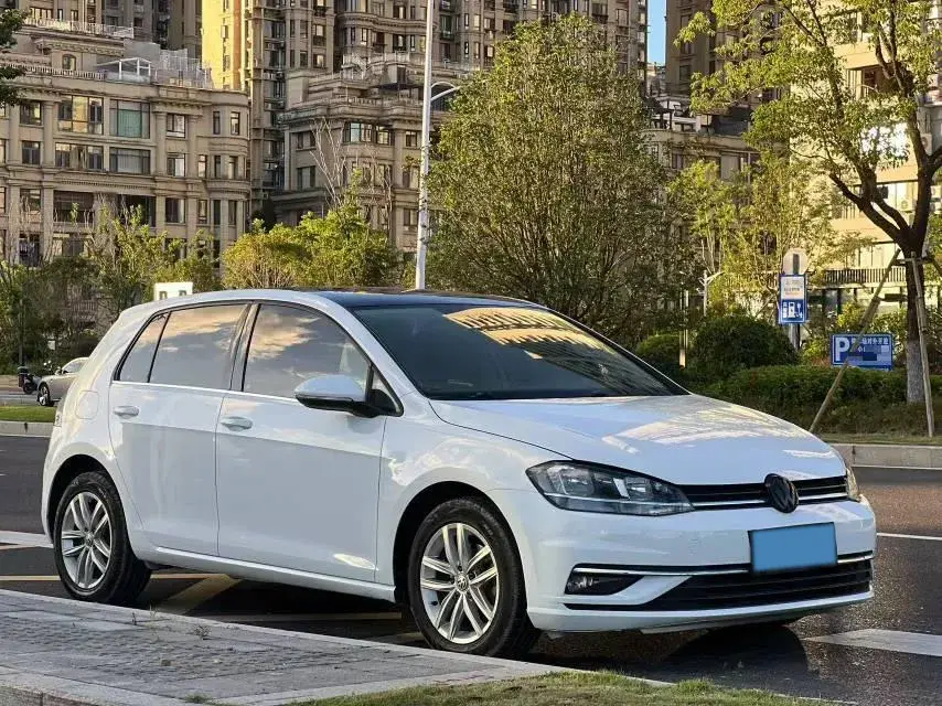 2019 VOLKSWAGEN GOLF thumbnail 3