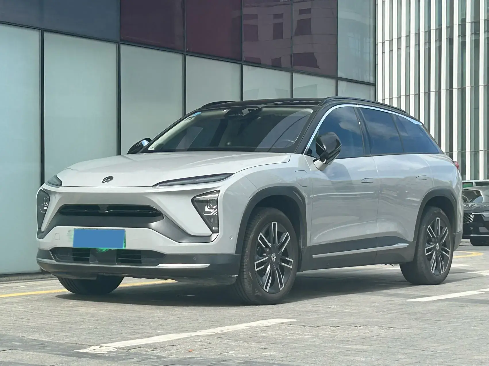 2019 NIO ES6 view 1