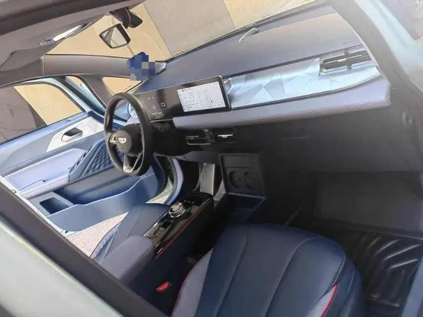 2023 GEOMETRY E thumbnail 4