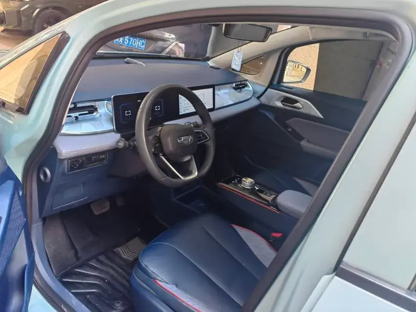 2023 GEOMETRY E thumbnail 3