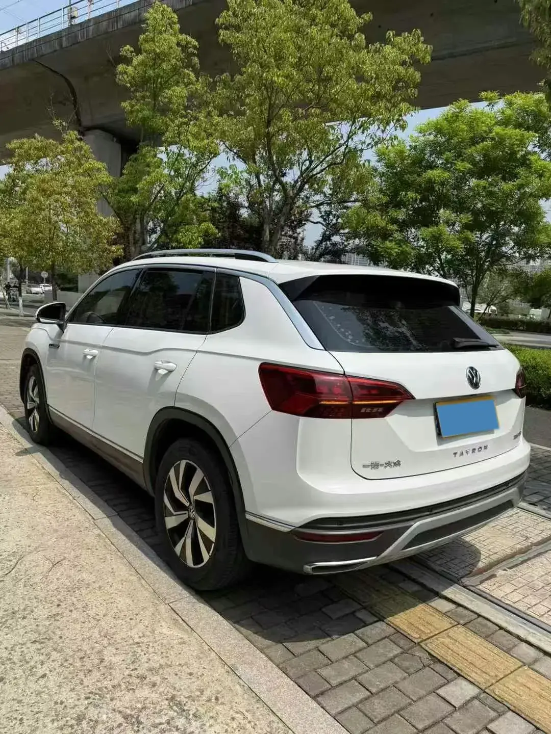 2020 VOLKSWAGEN TAYRON thumbnail 4