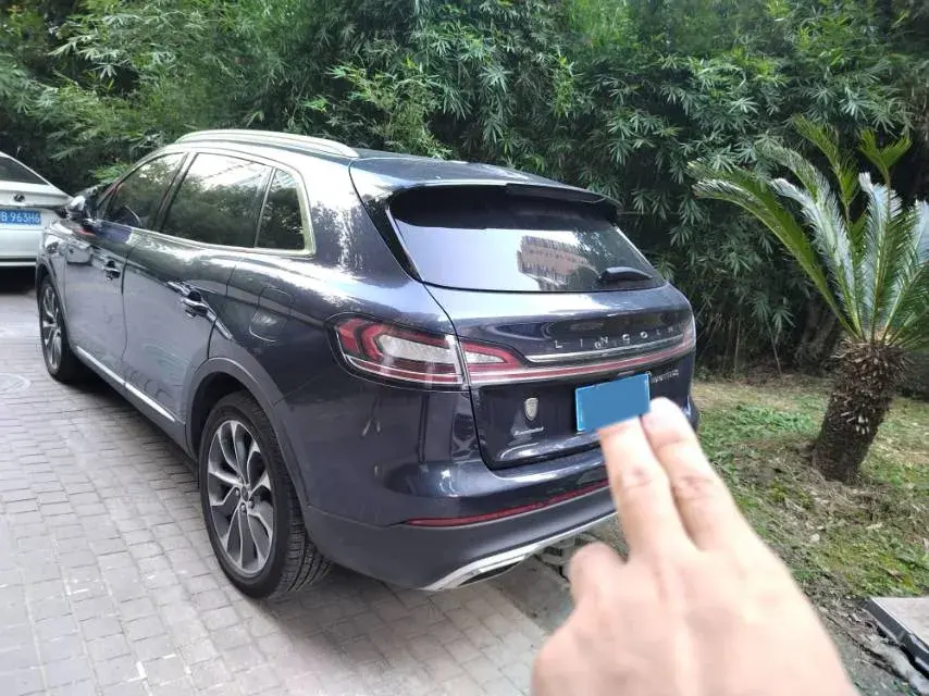 2021 LINCOLN NAUTILUS thumbnail 4