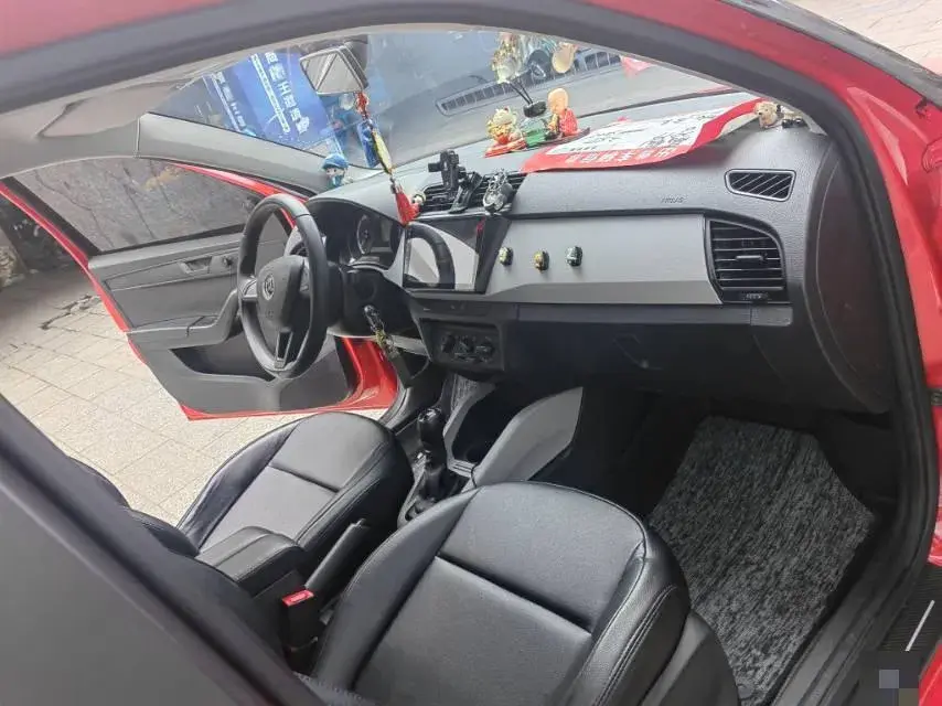 2017 SKODA FABIA thumbnail 4