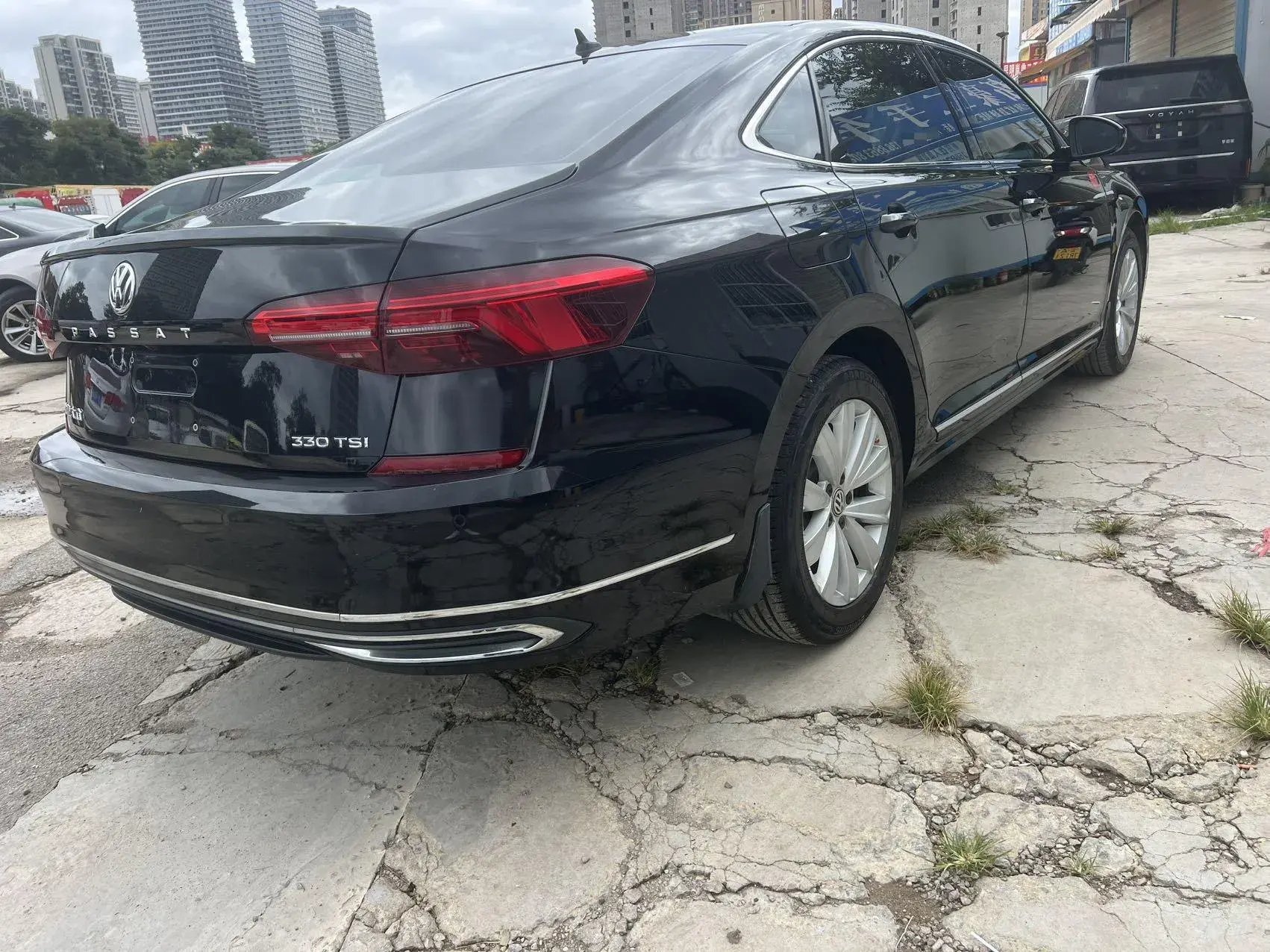 2019 VOLKSWAGEN PASSAT thumbnail 4