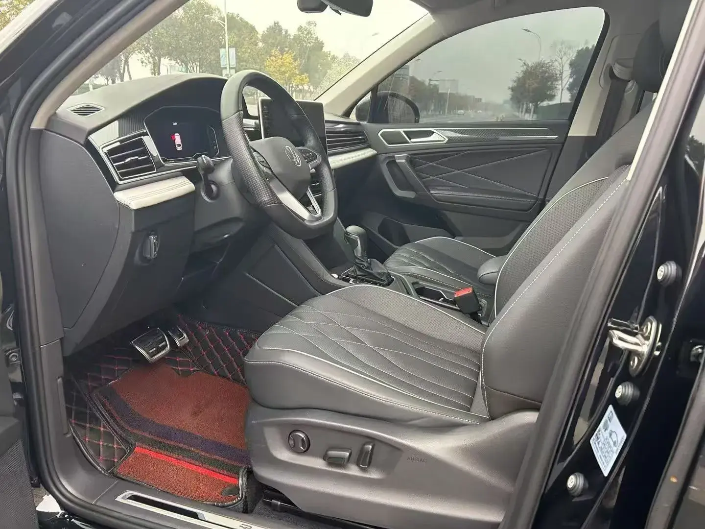 2024 VOLKSWAGEN TIGUAN thumbnail 4