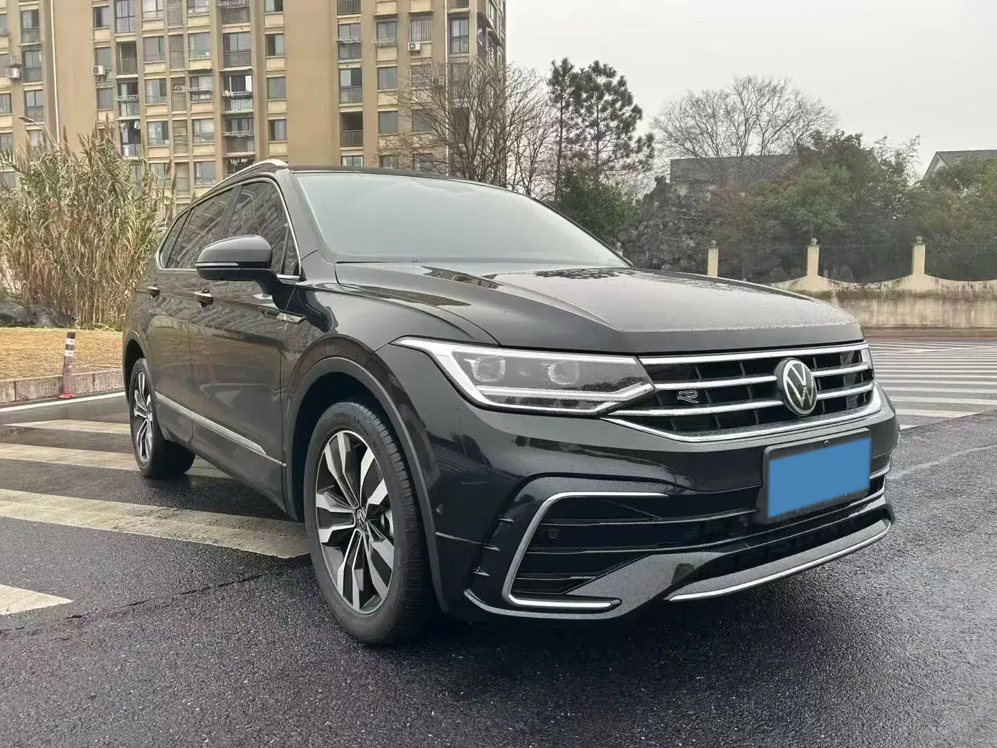 2024 VOLKSWAGEN TIGUAN thumbnail 3