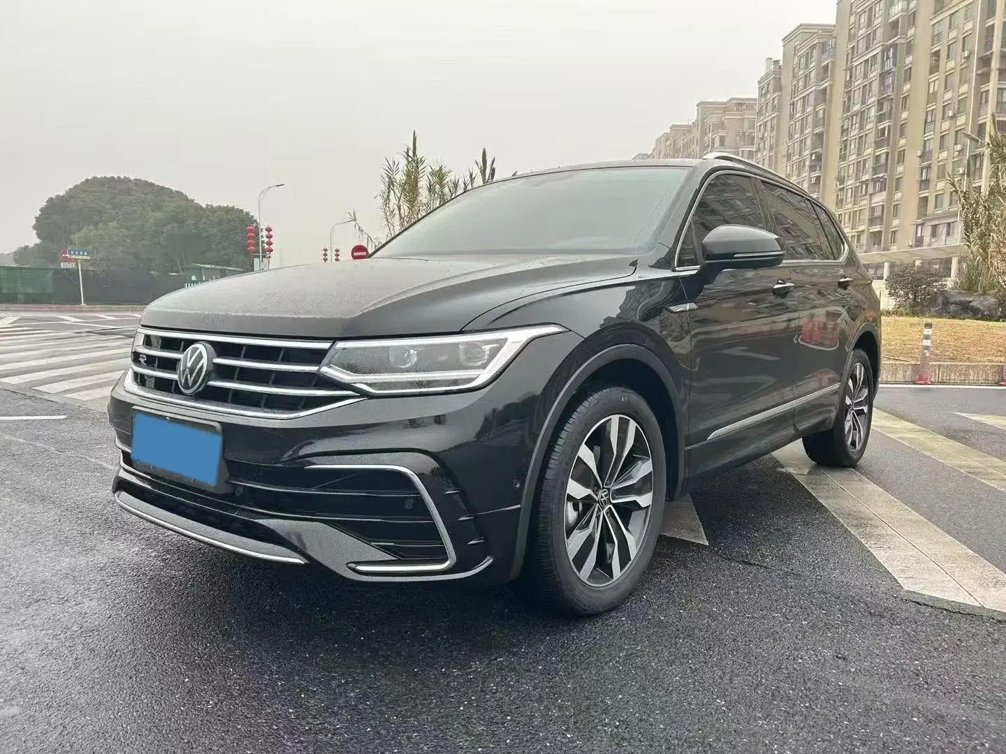 2024 VOLKSWAGEN TIGUAN view 1