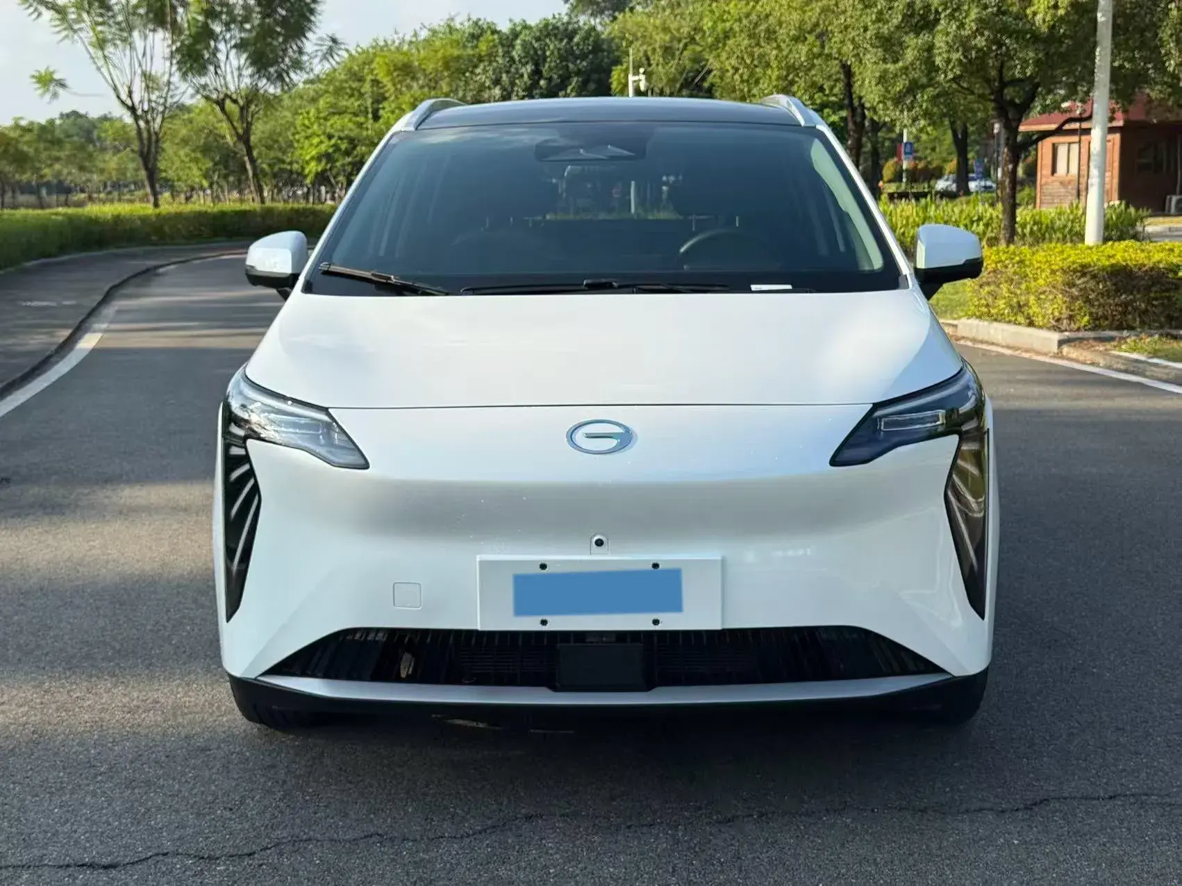 2023 AION Y thumbnail 2