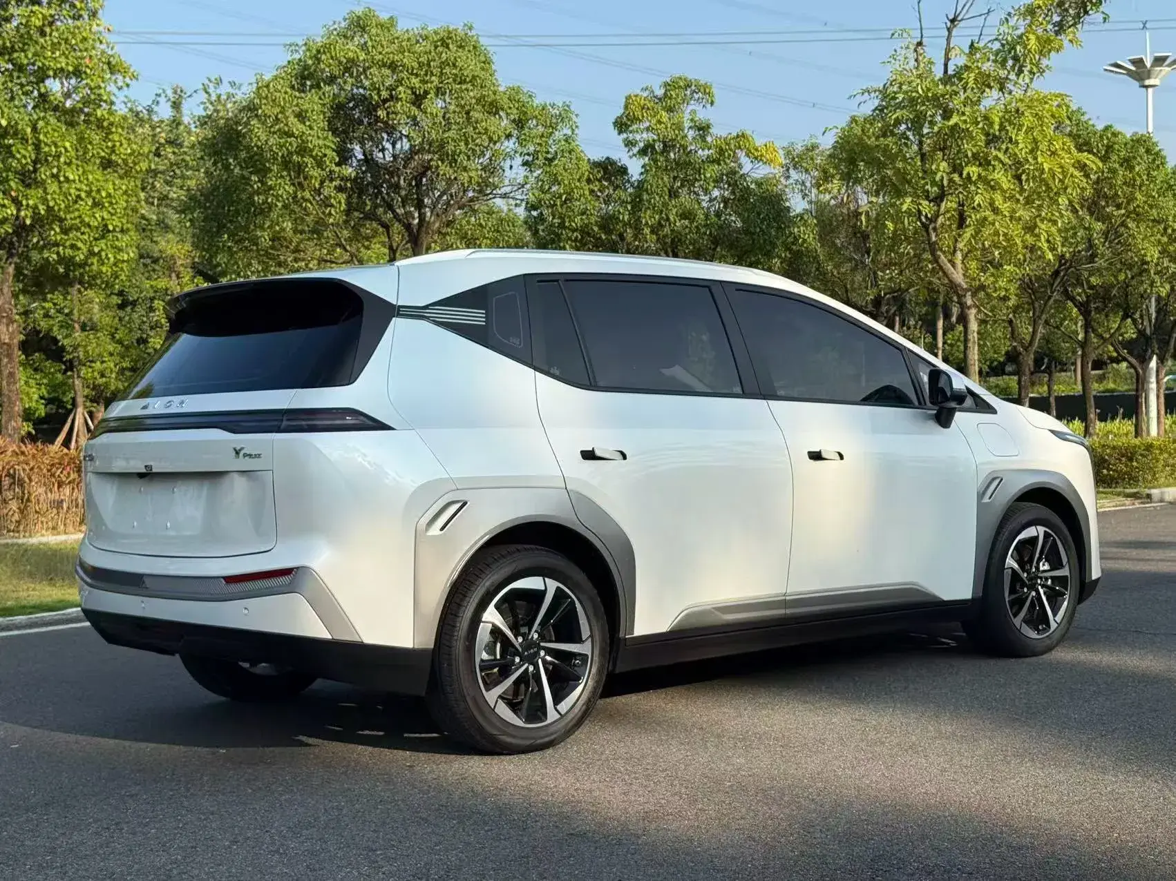 2023 AION Y thumbnail 4