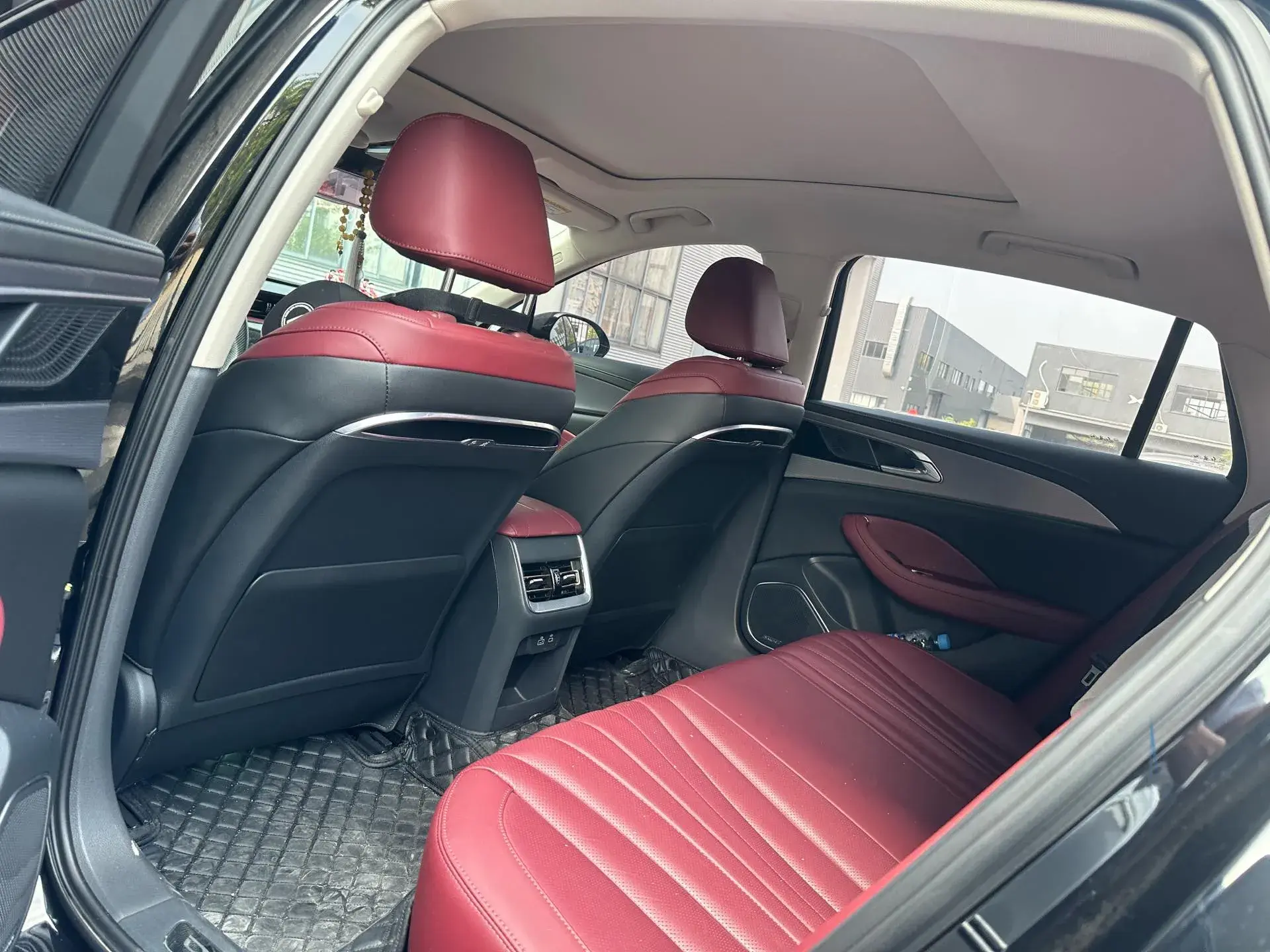 2023 HONGQI H5 thumbnail 3