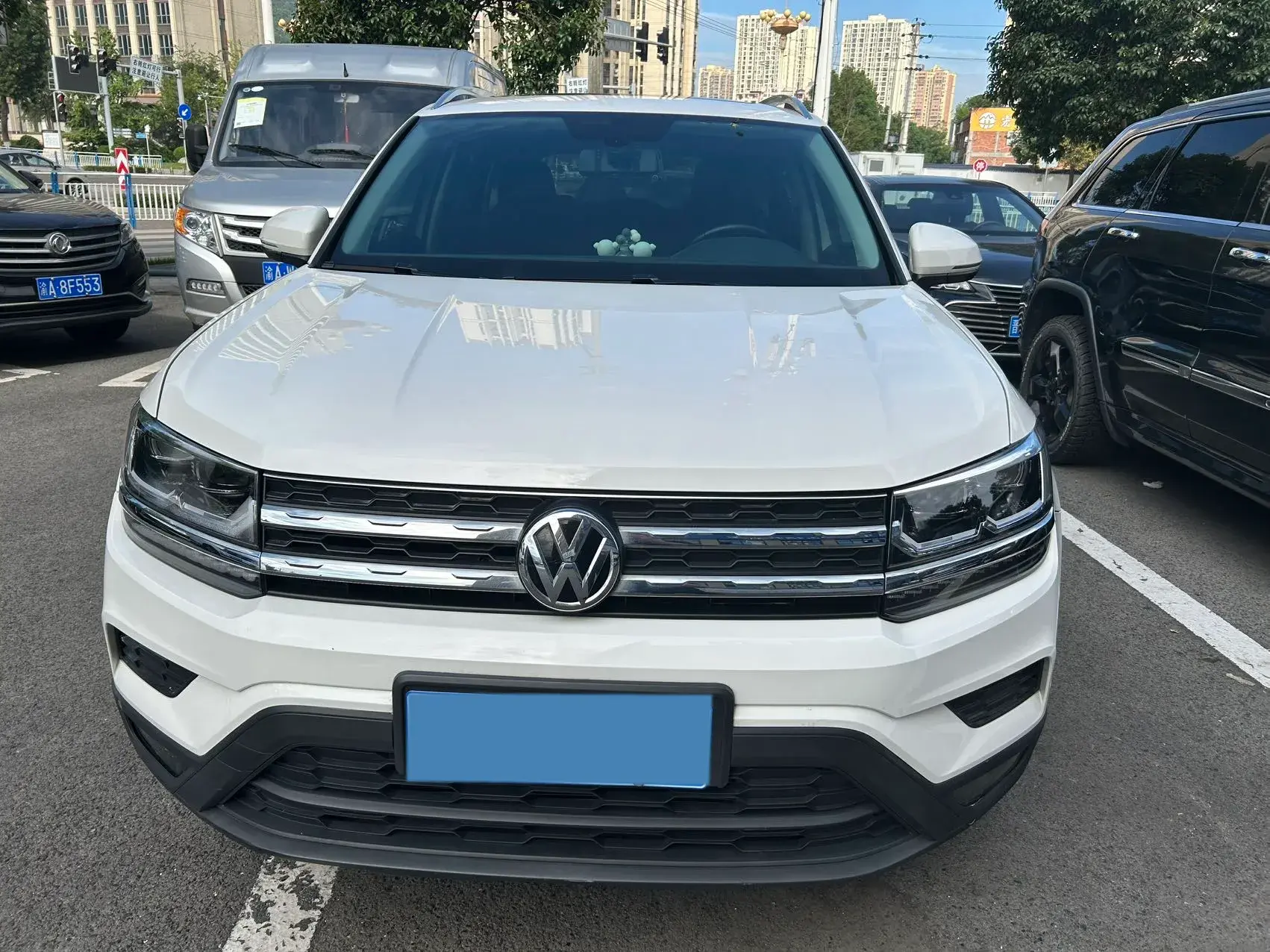 2019 VOLKSWAGEN THARU thumbnail 2