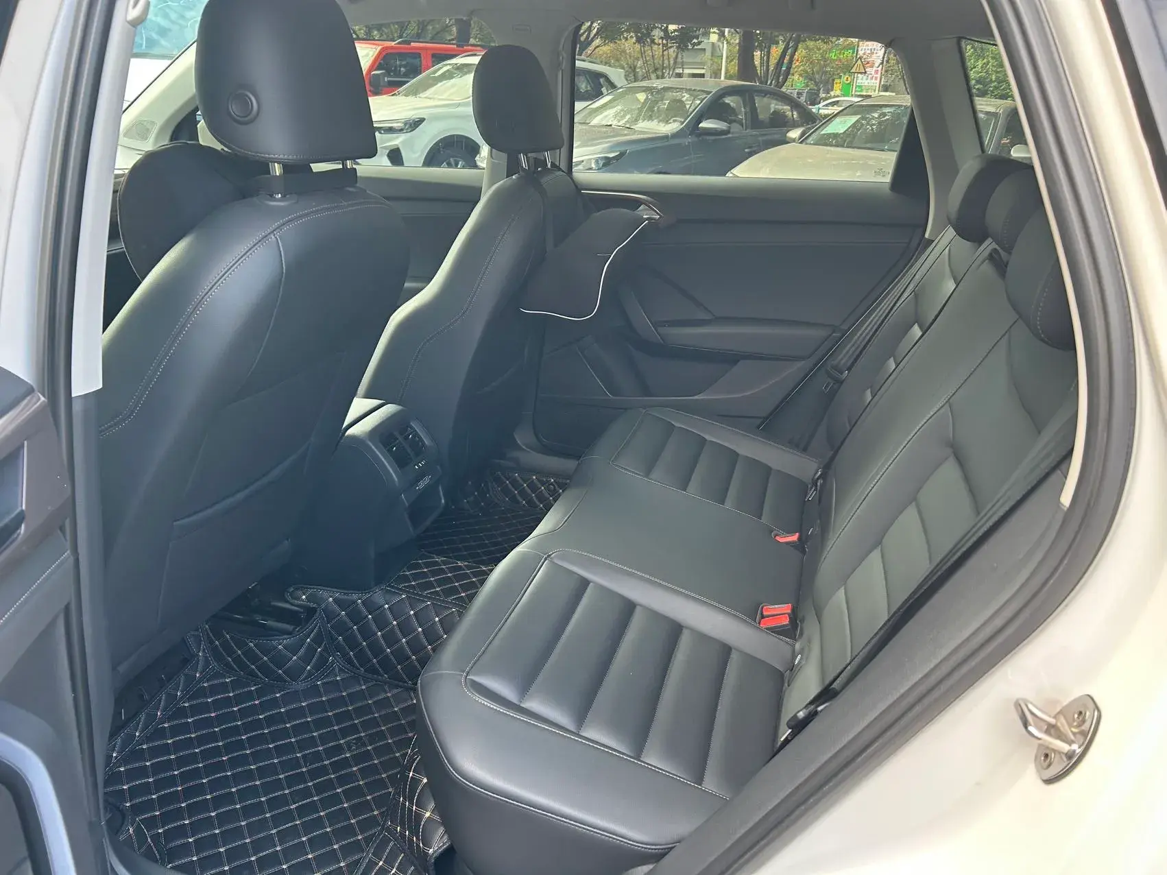 2019 VOLKSWAGEN THARU thumbnail 4