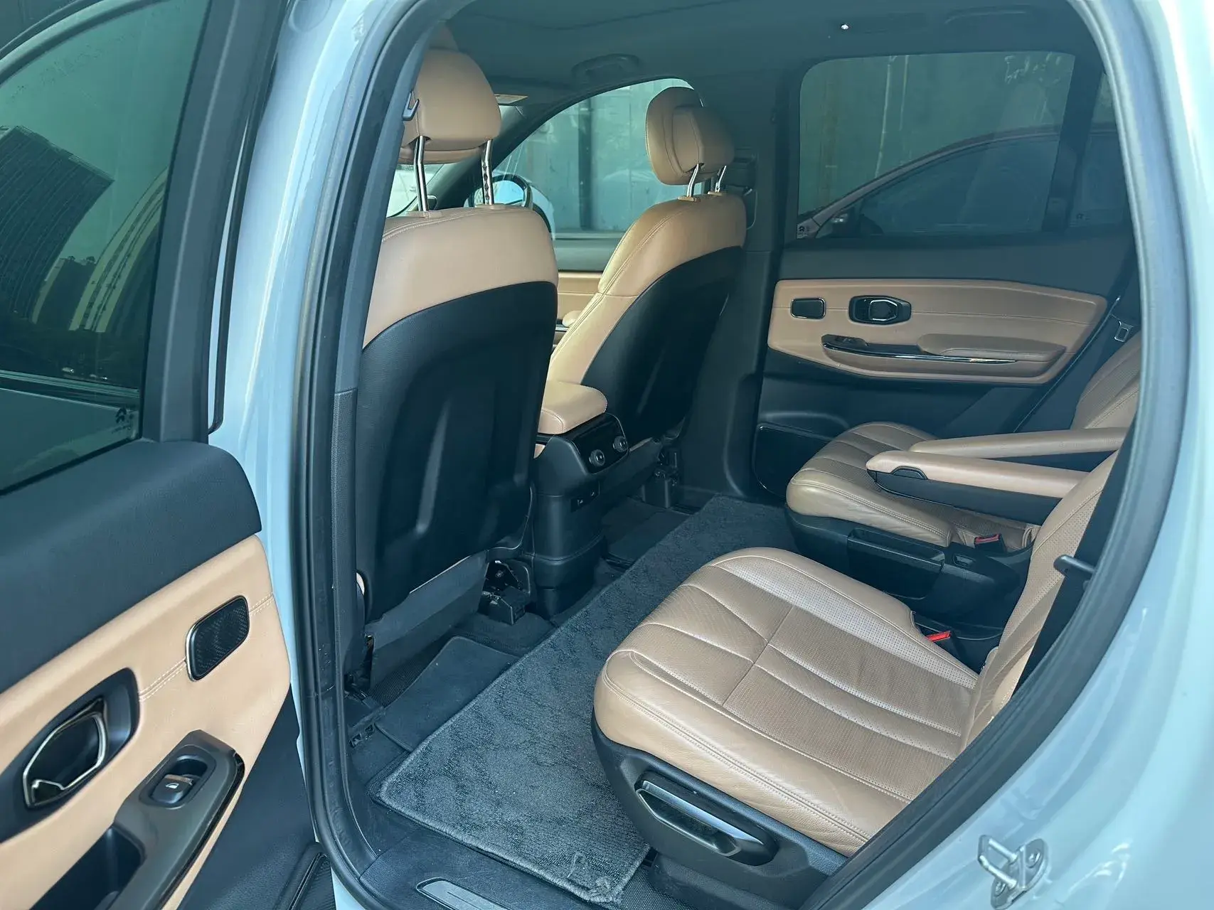 2022 NIO ES8 thumbnail 4