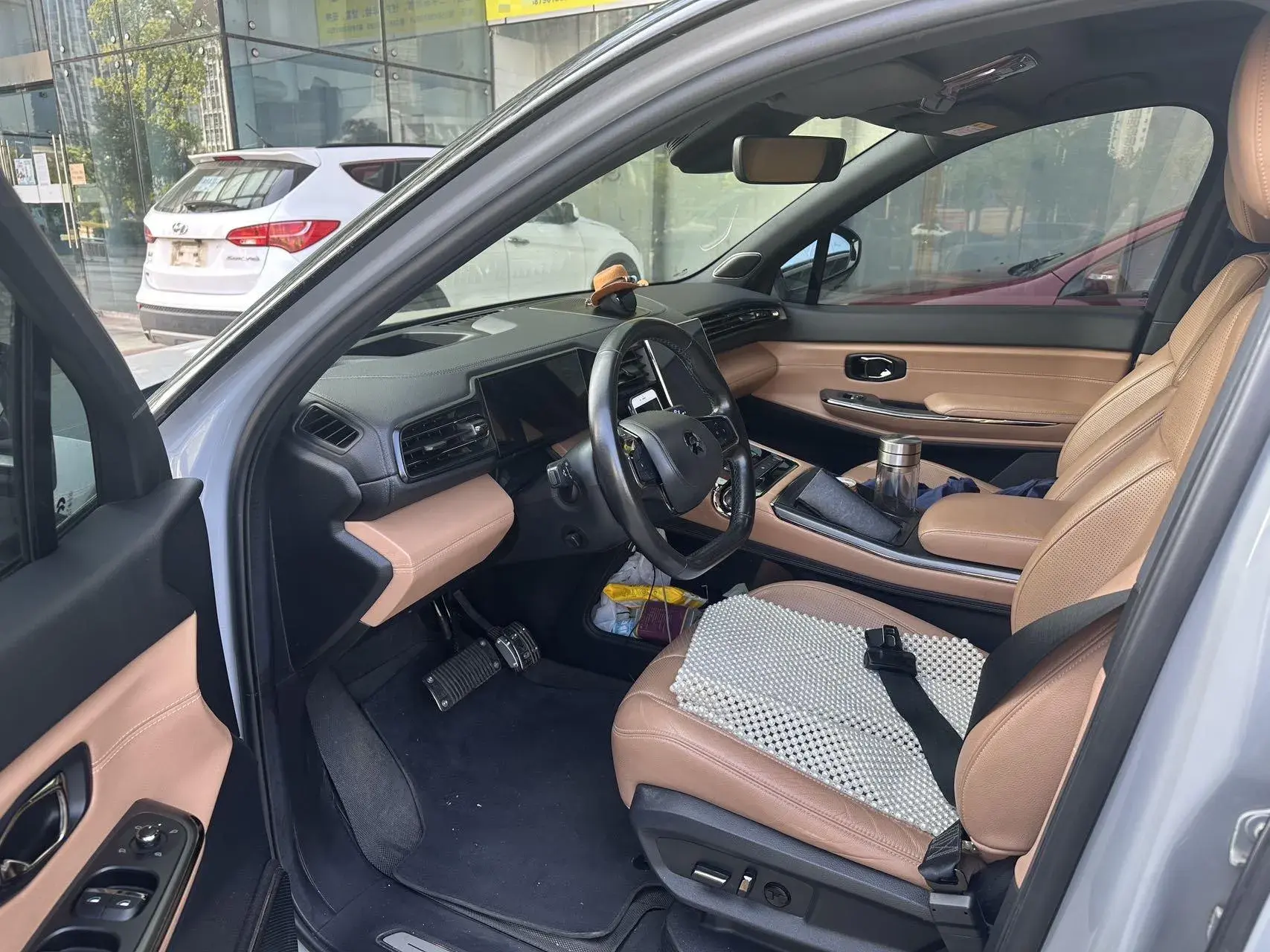 2022 NIO ES8 thumbnail 3