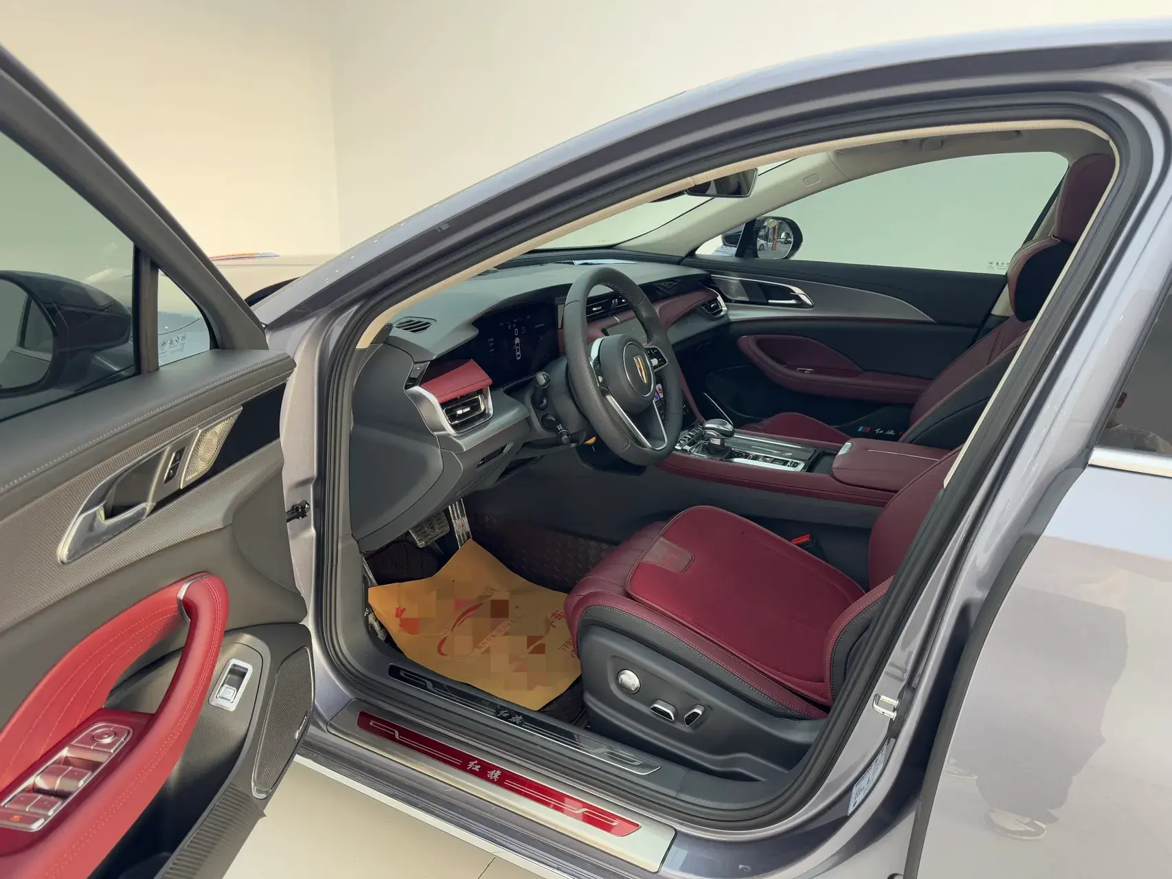 2024 HONGQI H5 thumbnail 4