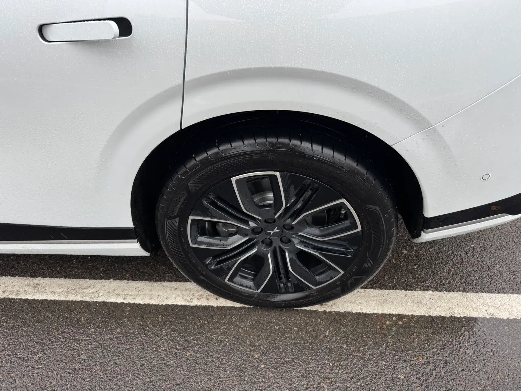 2025 XPENG G9 thumbnail 4