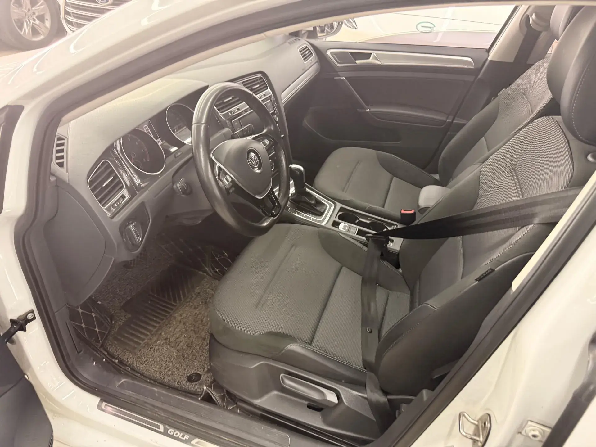 2018 VOLKSWAGEN GOLF thumbnail 3