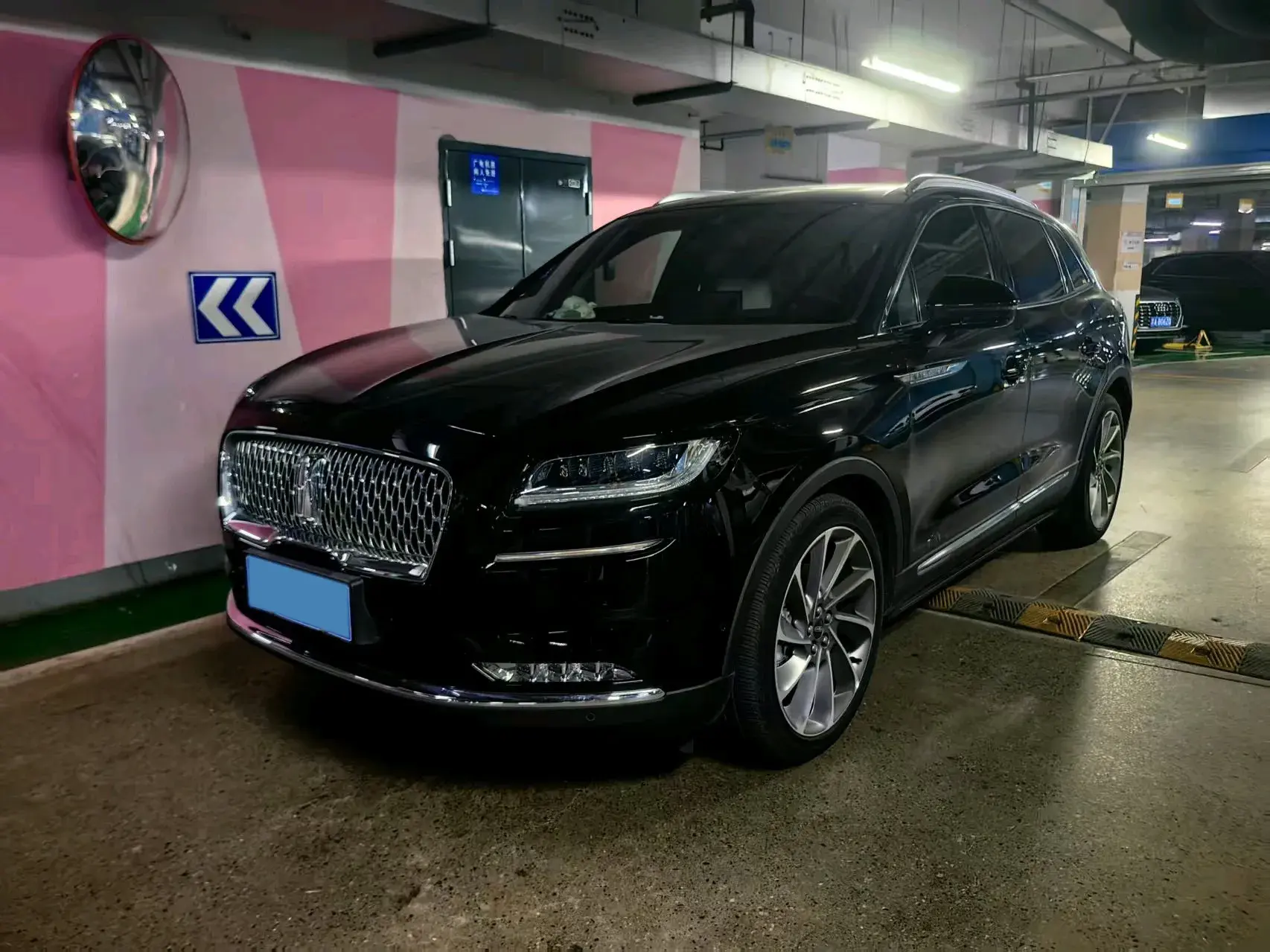 2021 LINCOLN NAUTILUS view 1