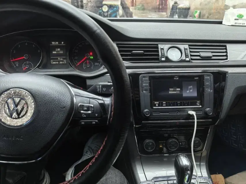 2017 VOLKSWAGEN PASSAT thumbnail 4