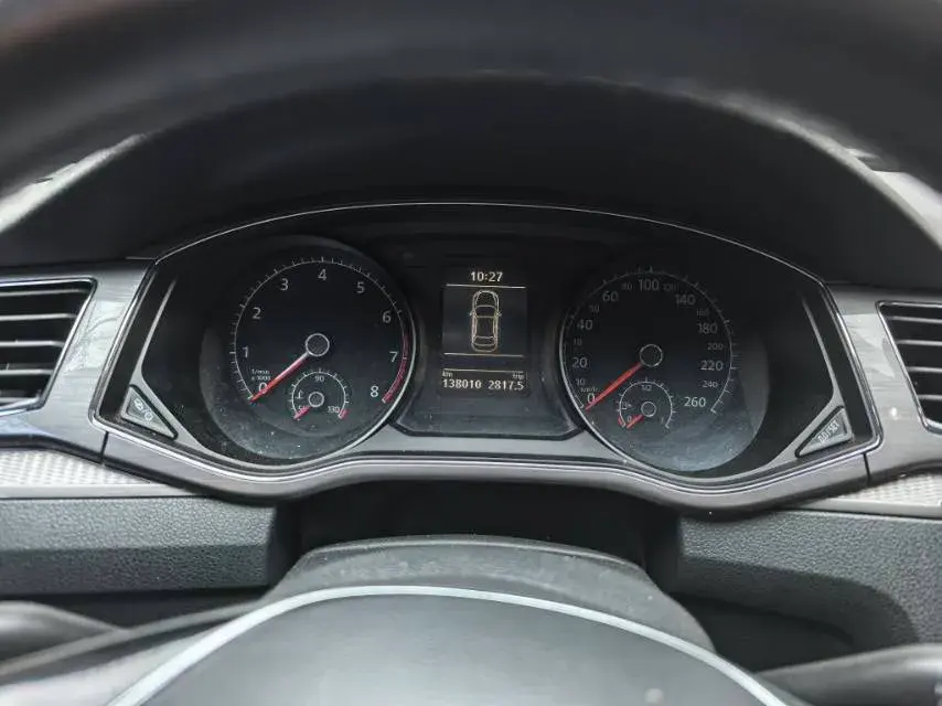 2017 VOLKSWAGEN PASSAT thumbnail 3