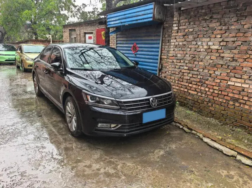 2017 VOLKSWAGEN PASSAT thumbnail 2