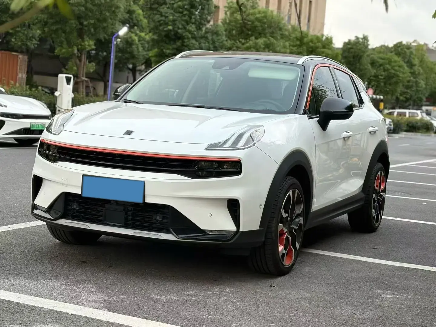 2020 LYNK&CO 06 view 1