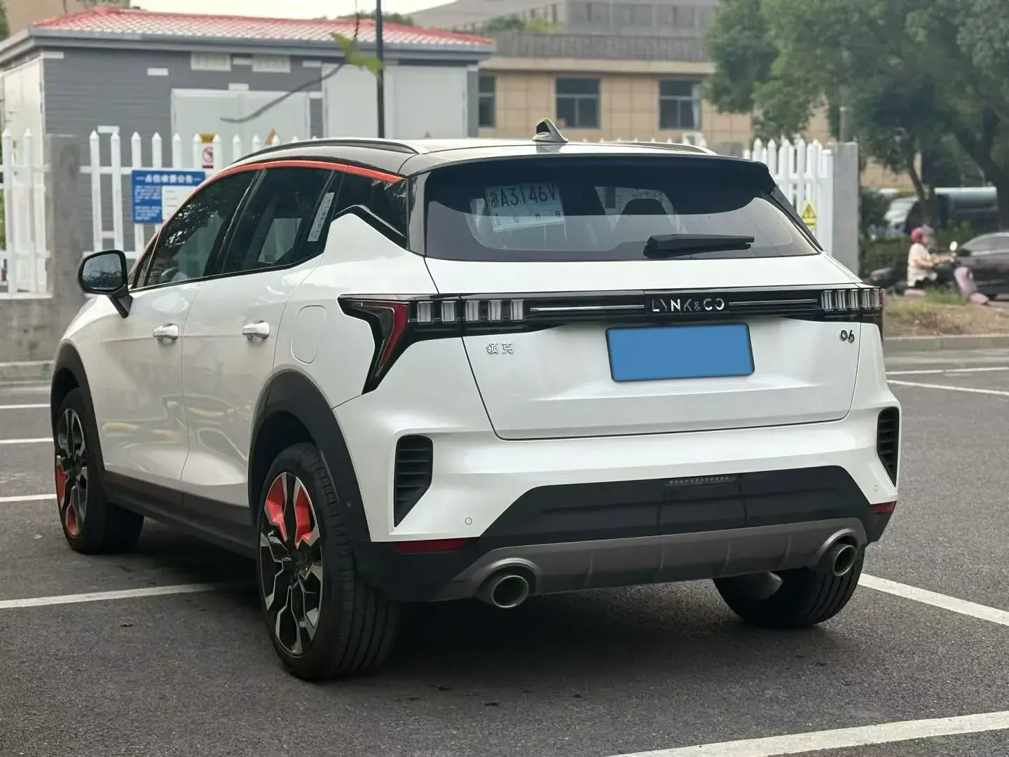 2020 LYNK&CO 06 thumbnail 3