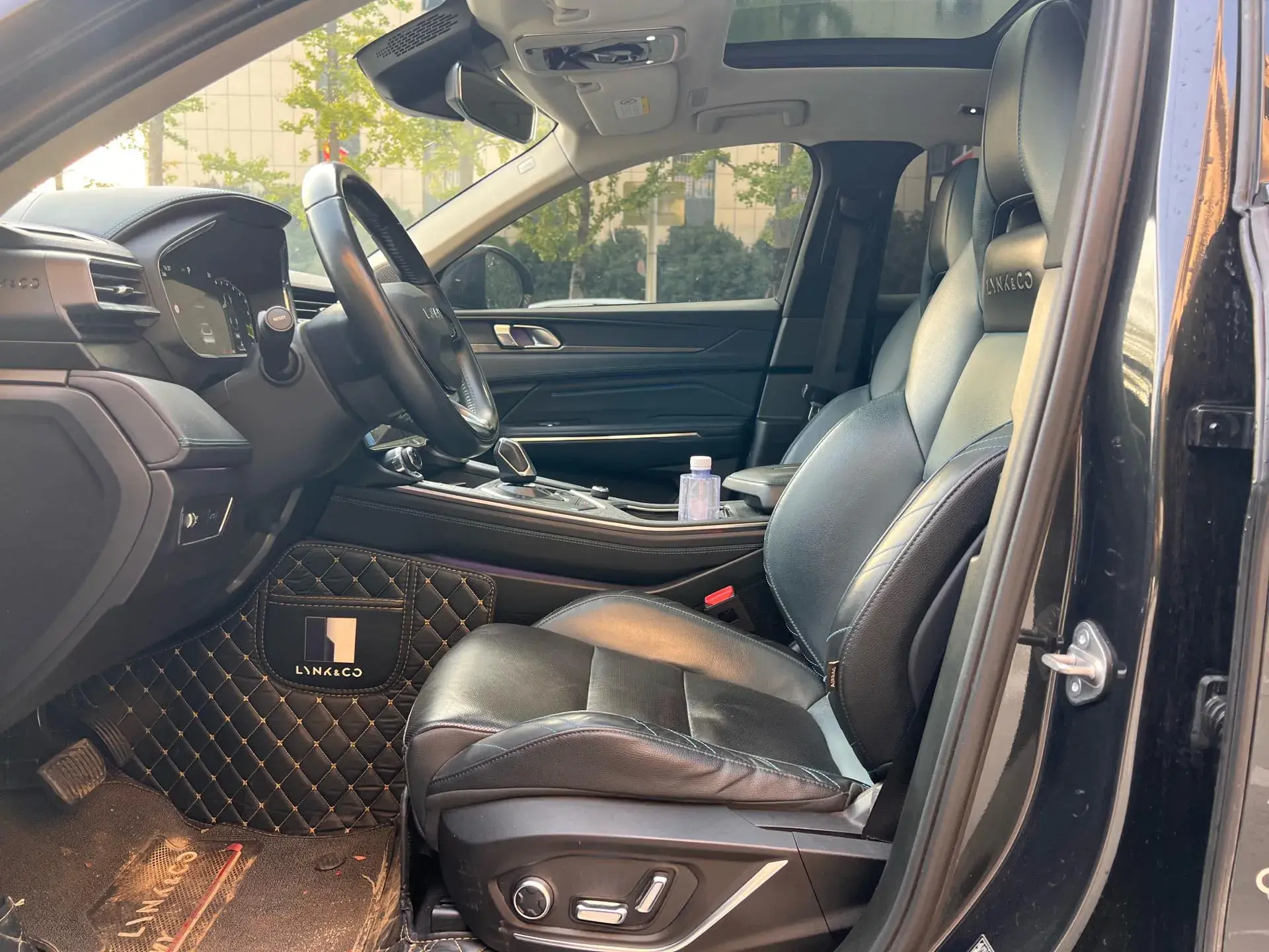 2020 LYNK&CO 05 thumbnail 4