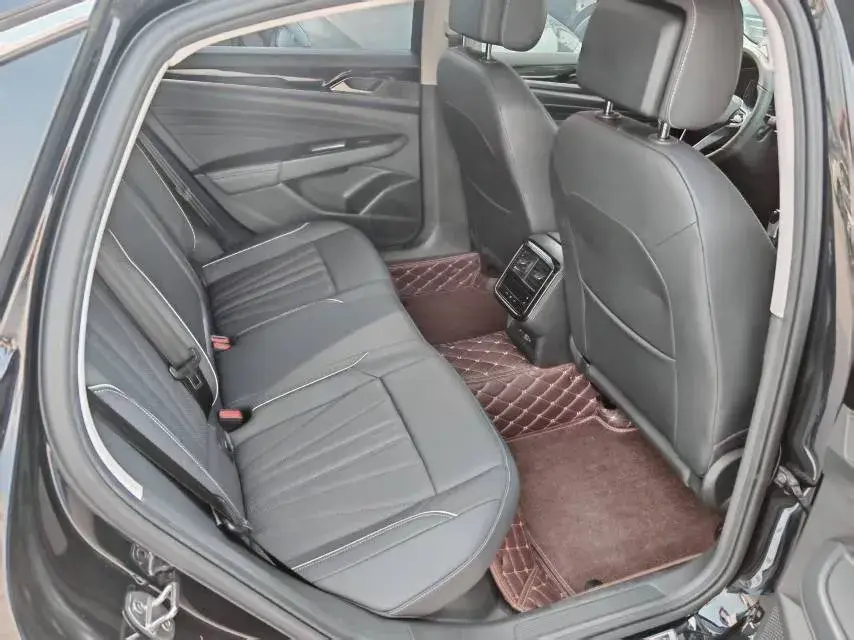 2024 VOLKSWAGEN PASSAT thumbnail 4