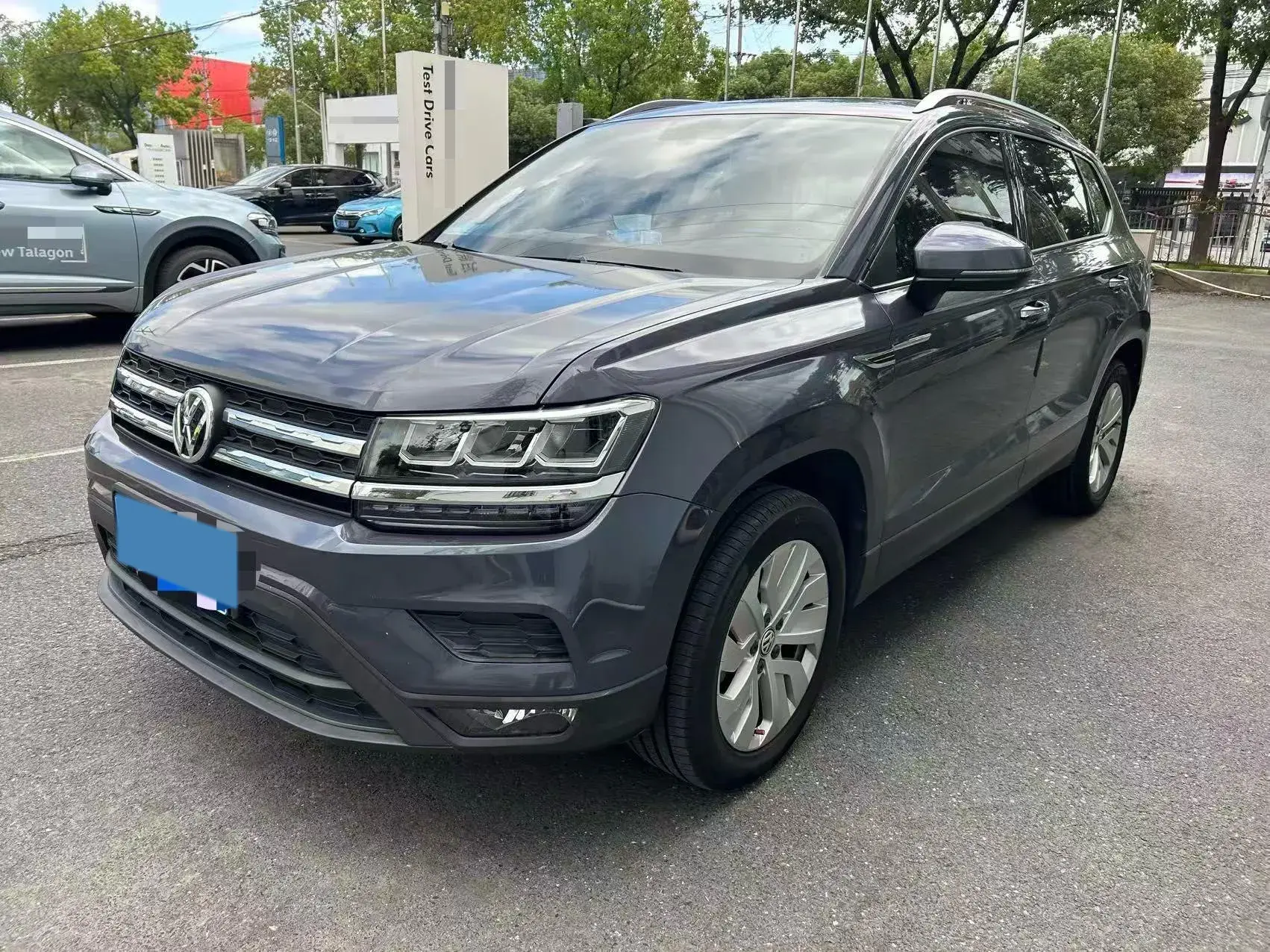 2019 VOLKSWAGEN THARU view 1