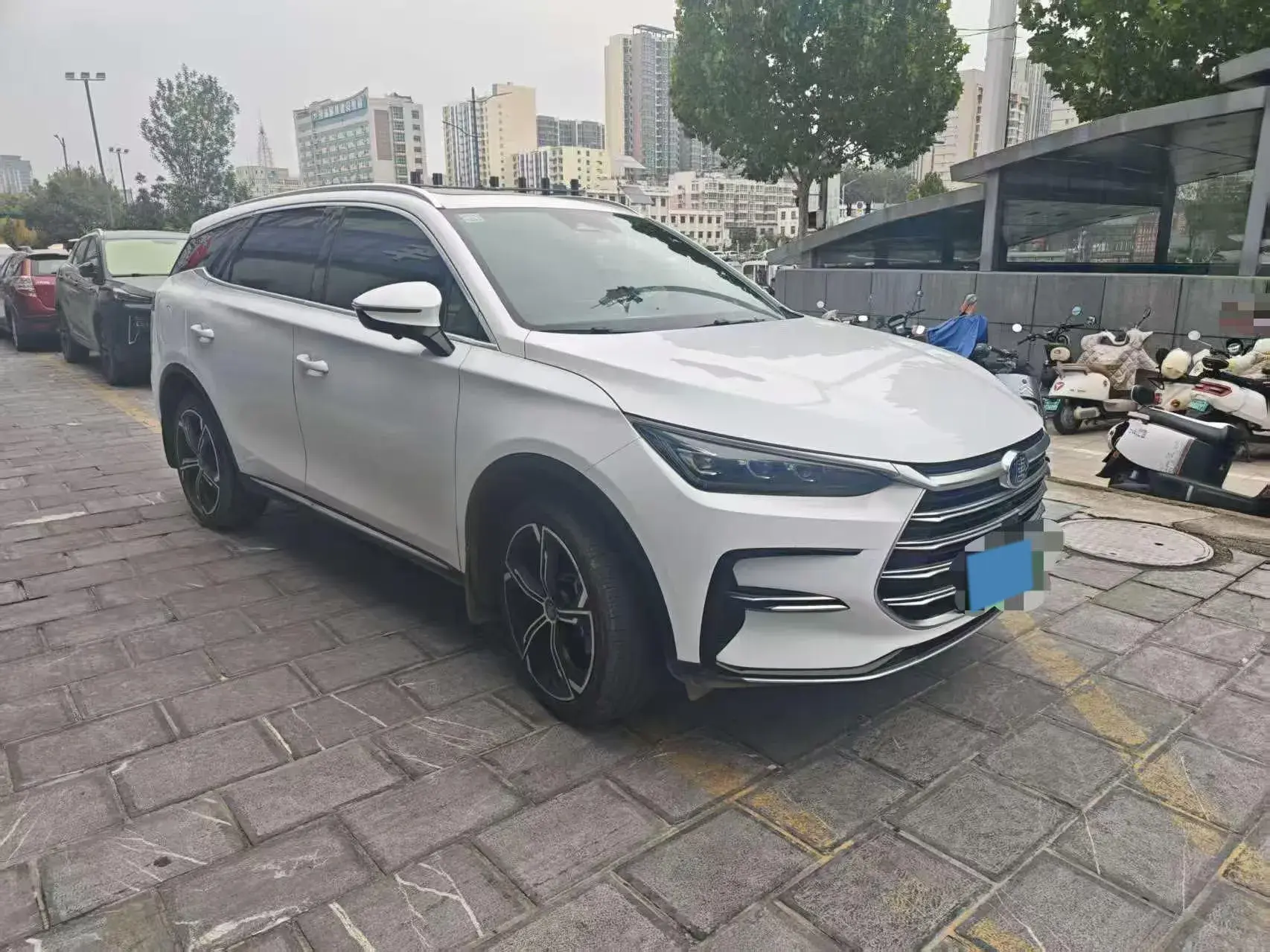 2021 BYD TANG thumbnail 3