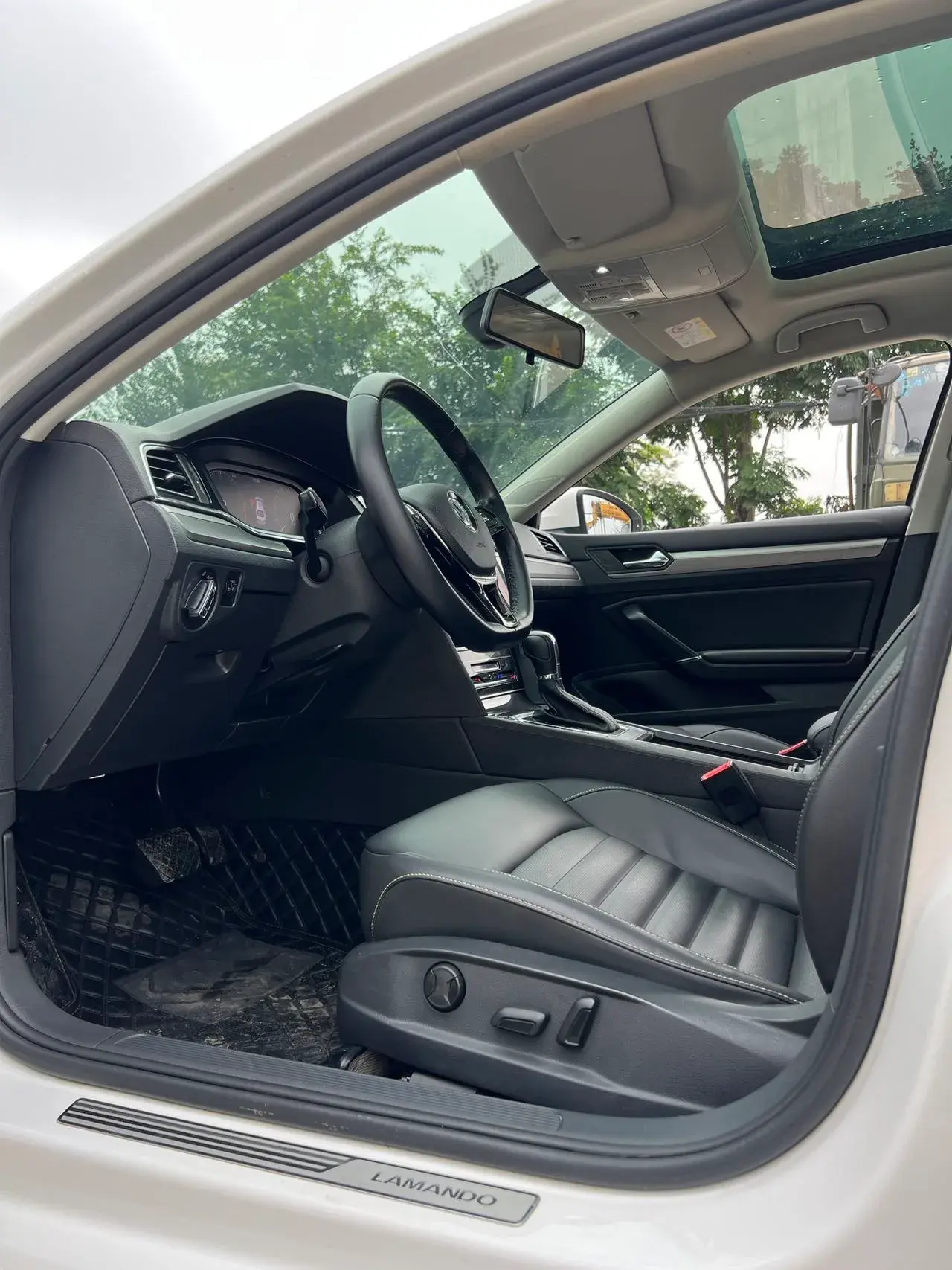 2021 VOLKSWAGEN LAMANDO thumbnail 4