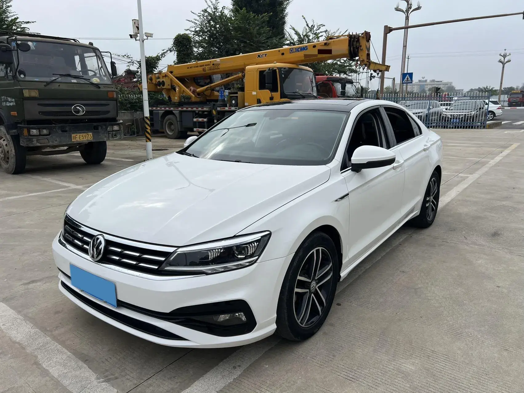 2021 VOLKSWAGEN LAMANDO view 1