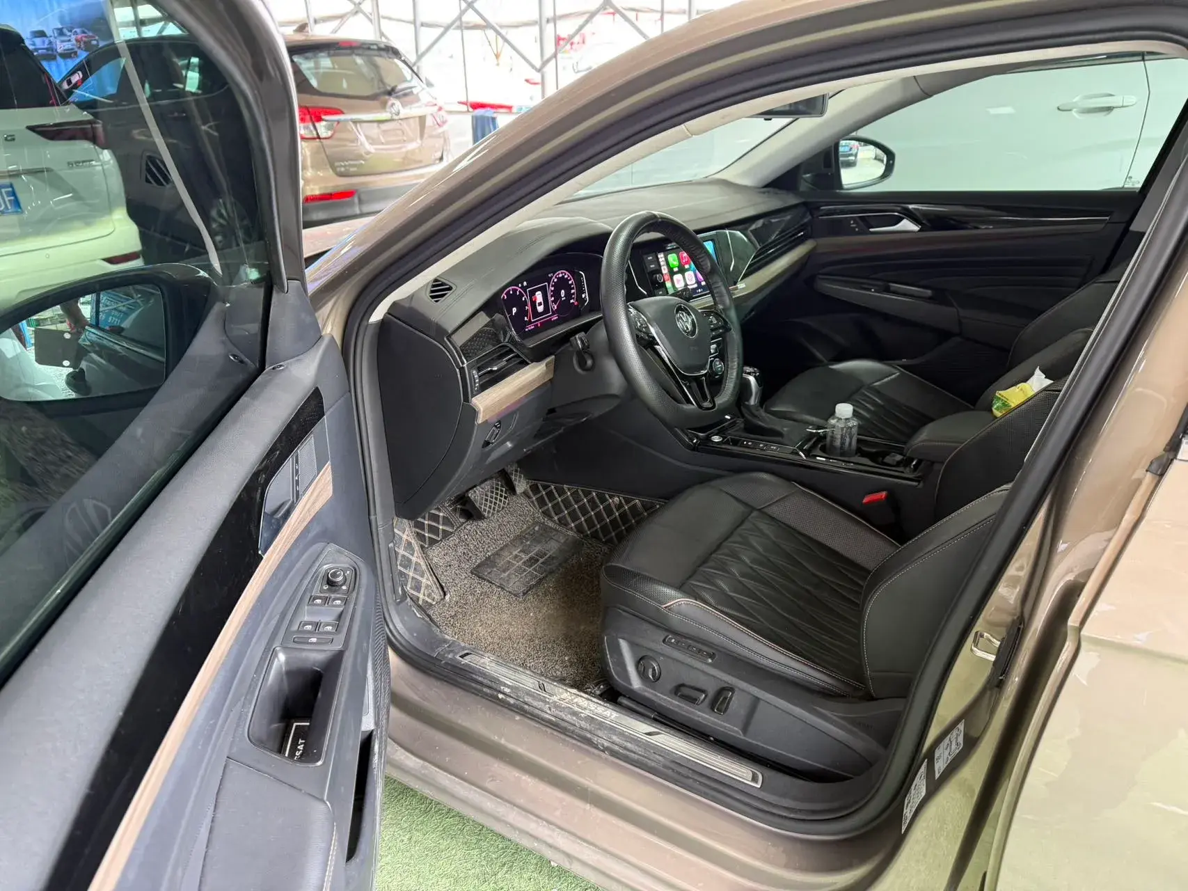 2019 VOLKSWAGEN PASSAT thumbnail 3