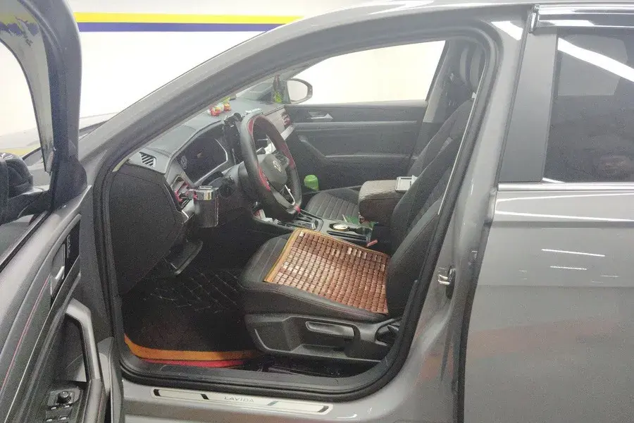 2023 VOLKSWAGEN LAVIDA thumbnail 3