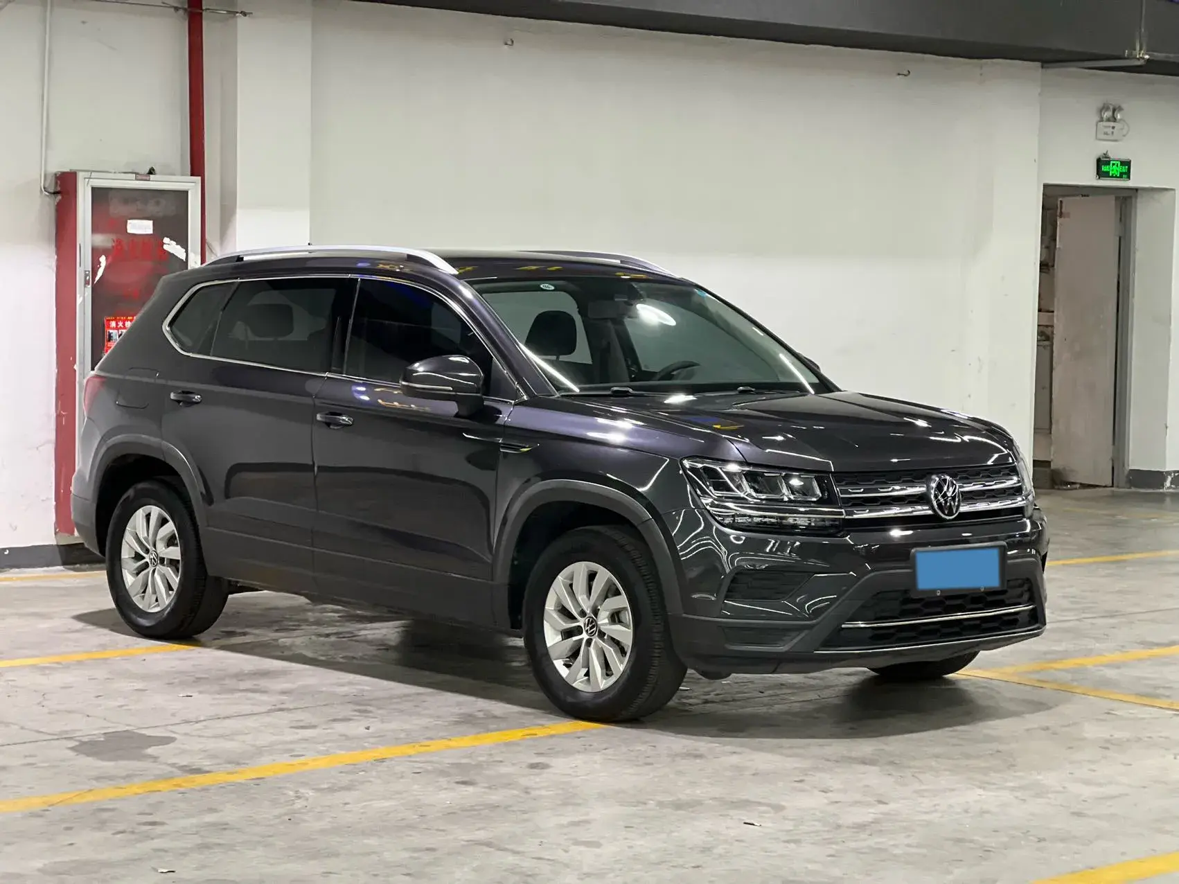 2021 VOLKSWAGEN THARU thumbnail 3