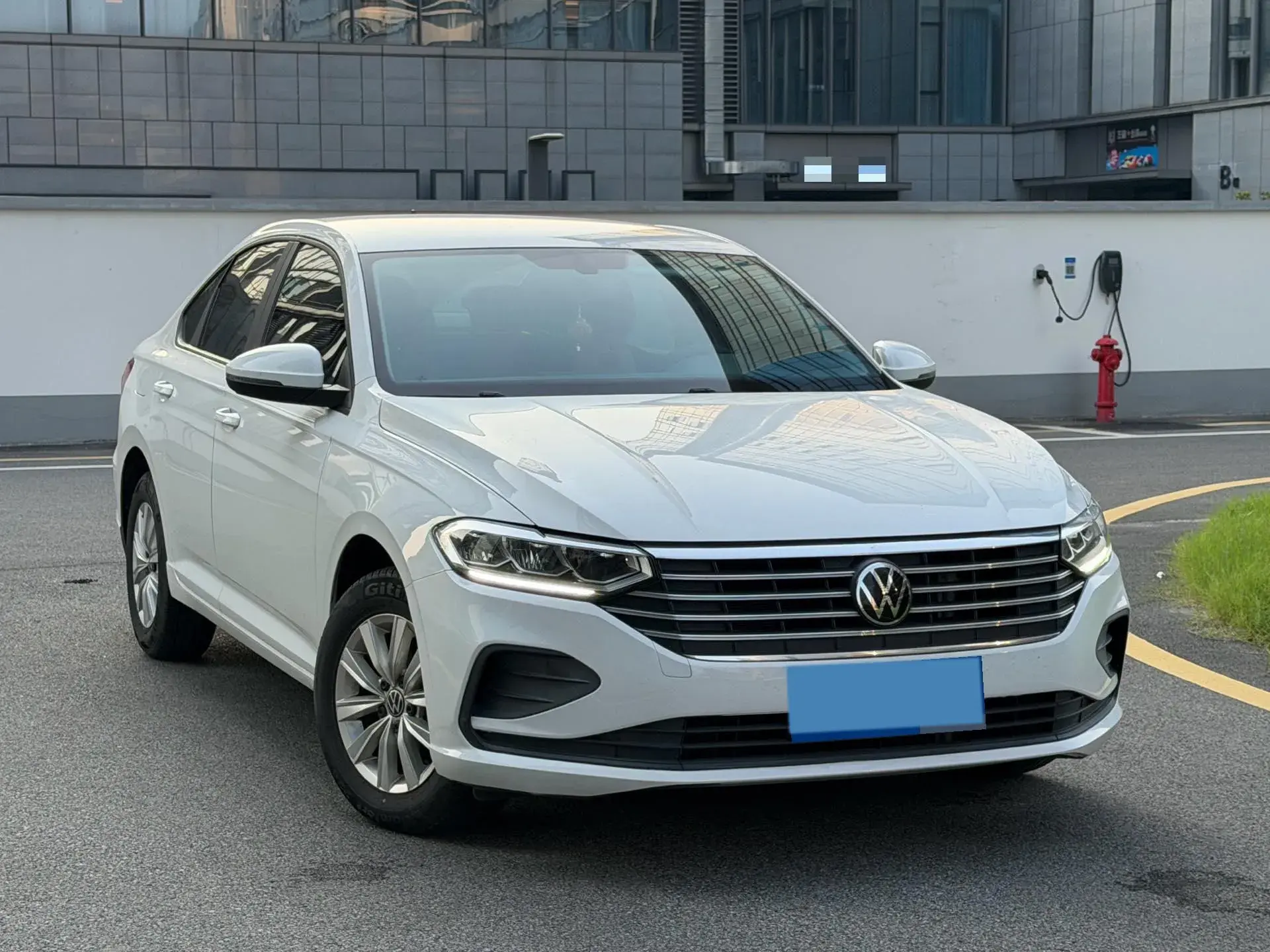 2023 VOLKSWAGEN LAVIDA thumbnail 2