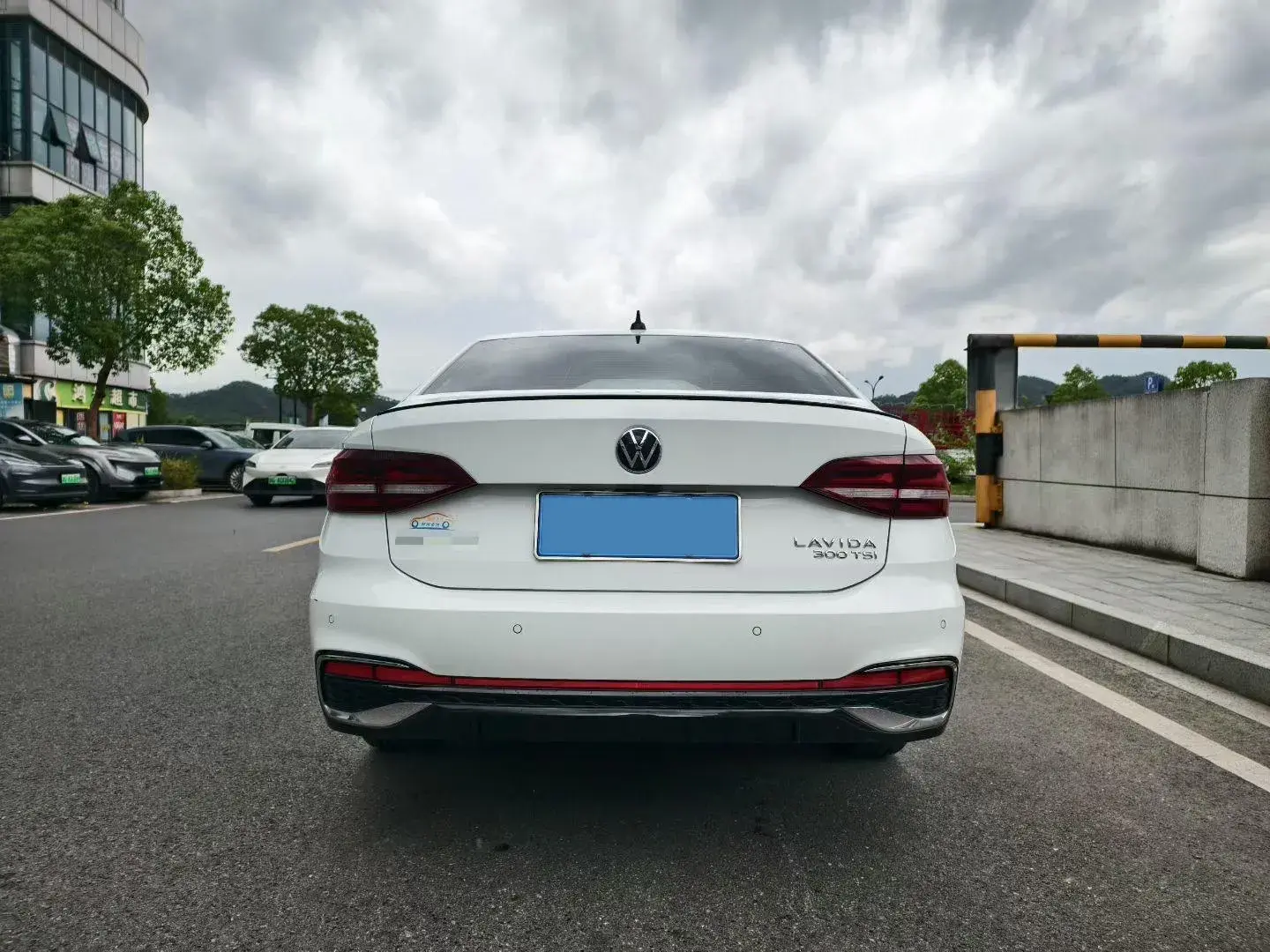 2023 VOLKSWAGEN LAVIDA thumbnail 4