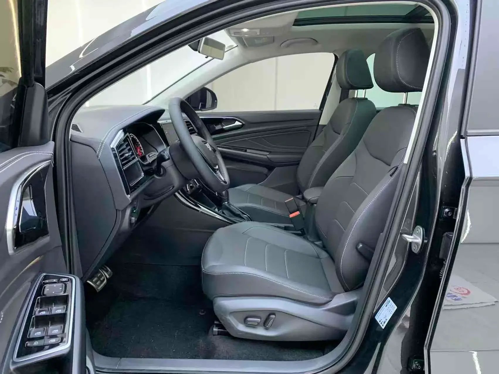 2021 JETTA VS7 thumbnail 4